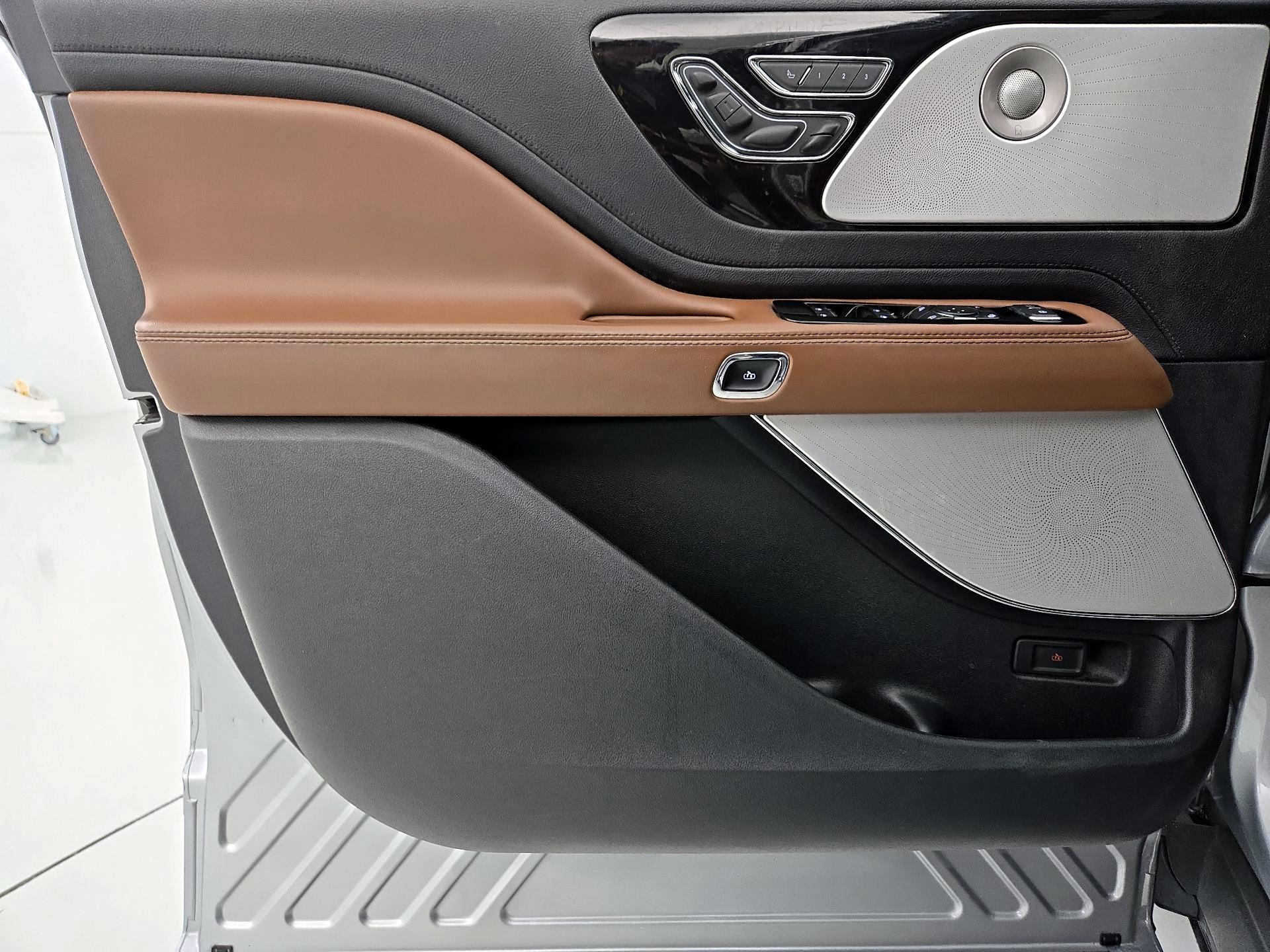 Thumbnail: 2020 Lincoln Aviator - 12