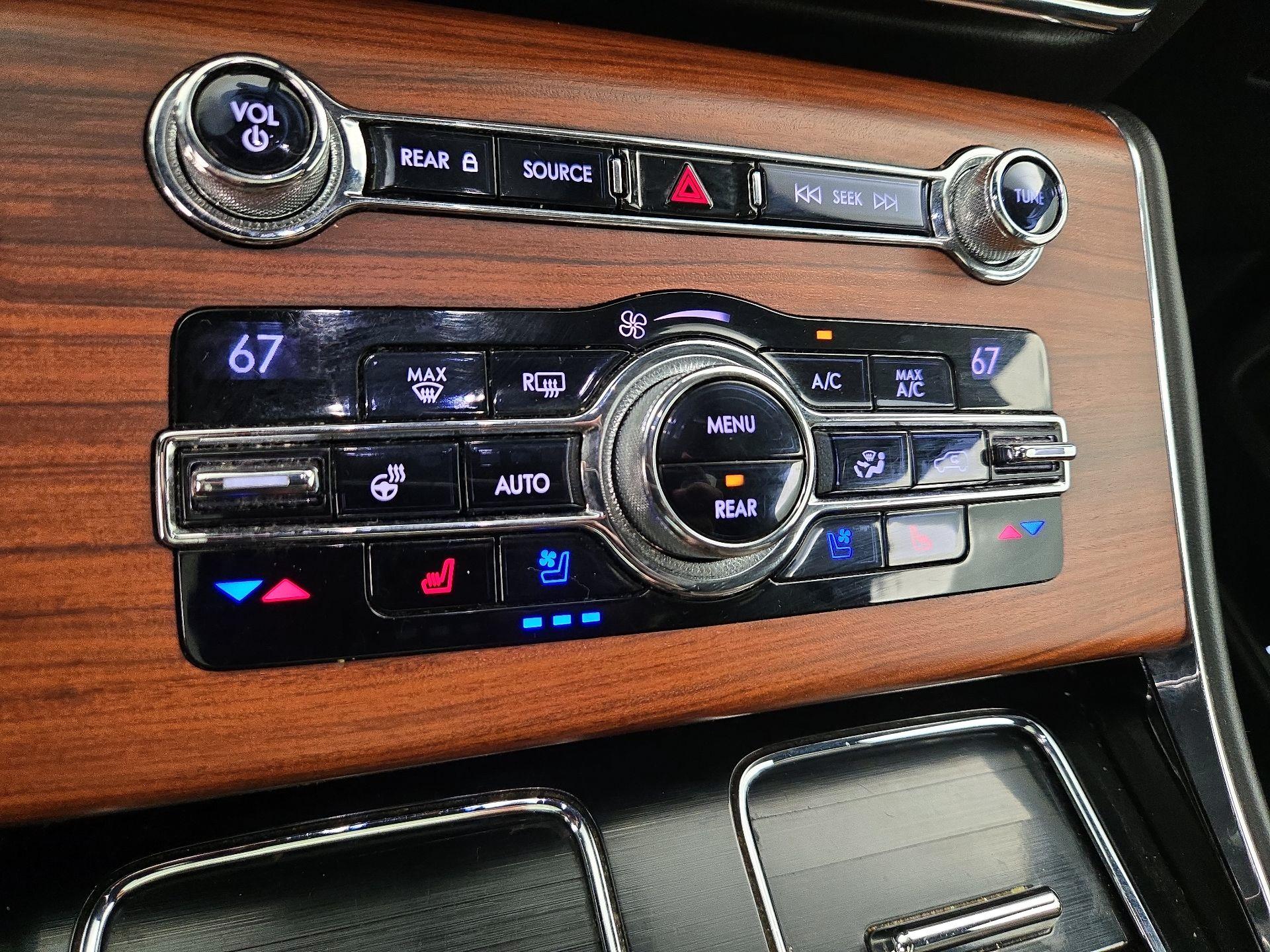 Thumbnail: 2020 Lincoln Aviator - 17