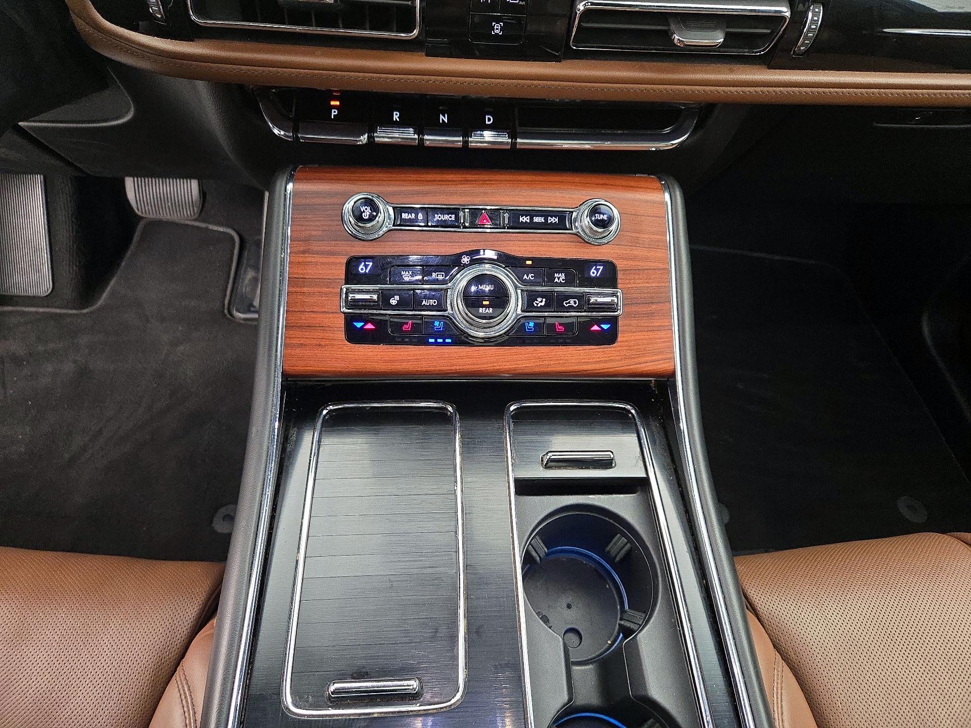 Thumbnail: 2020 Lincoln Aviator - 18