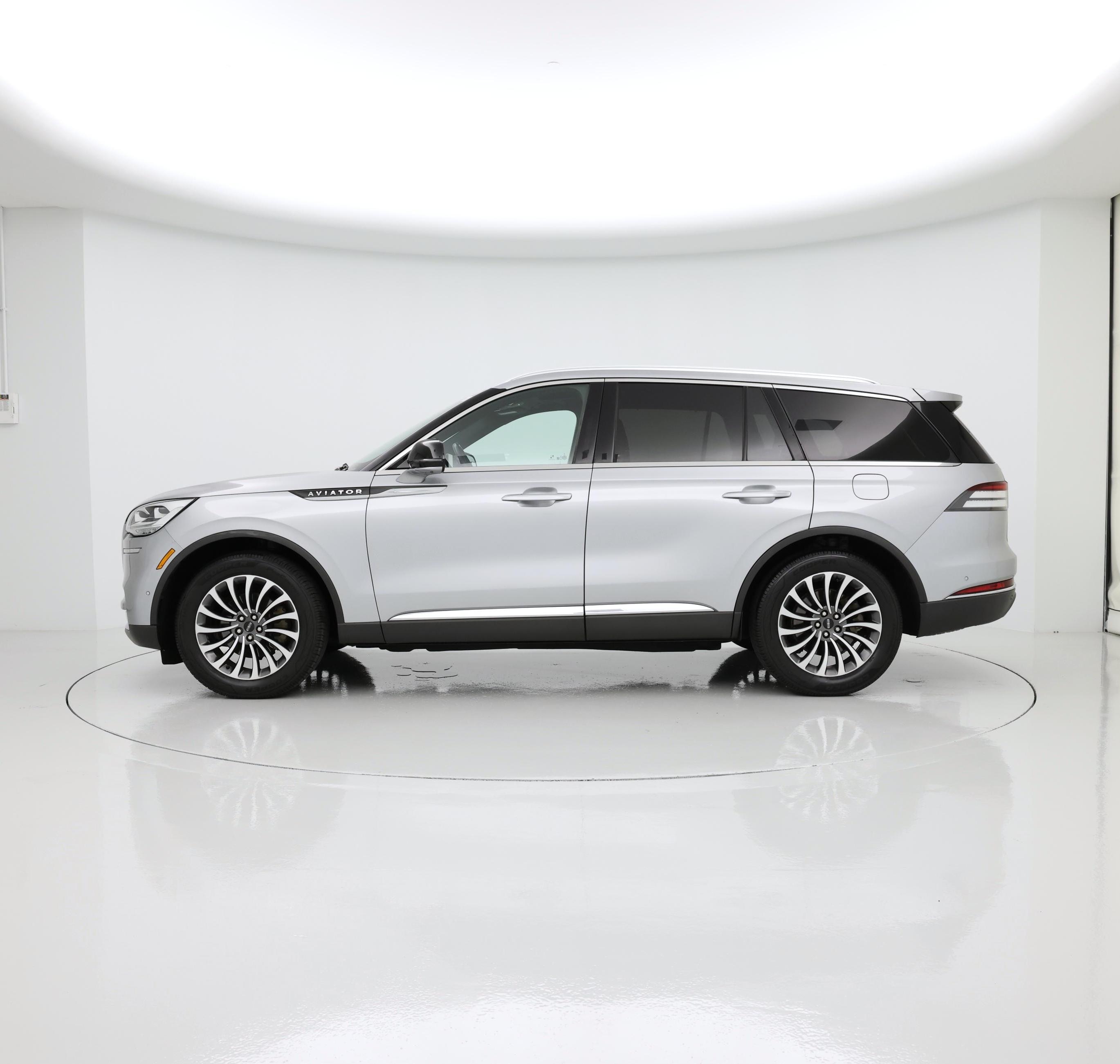 Thumbnail: 2020 Lincoln Aviator - 3
