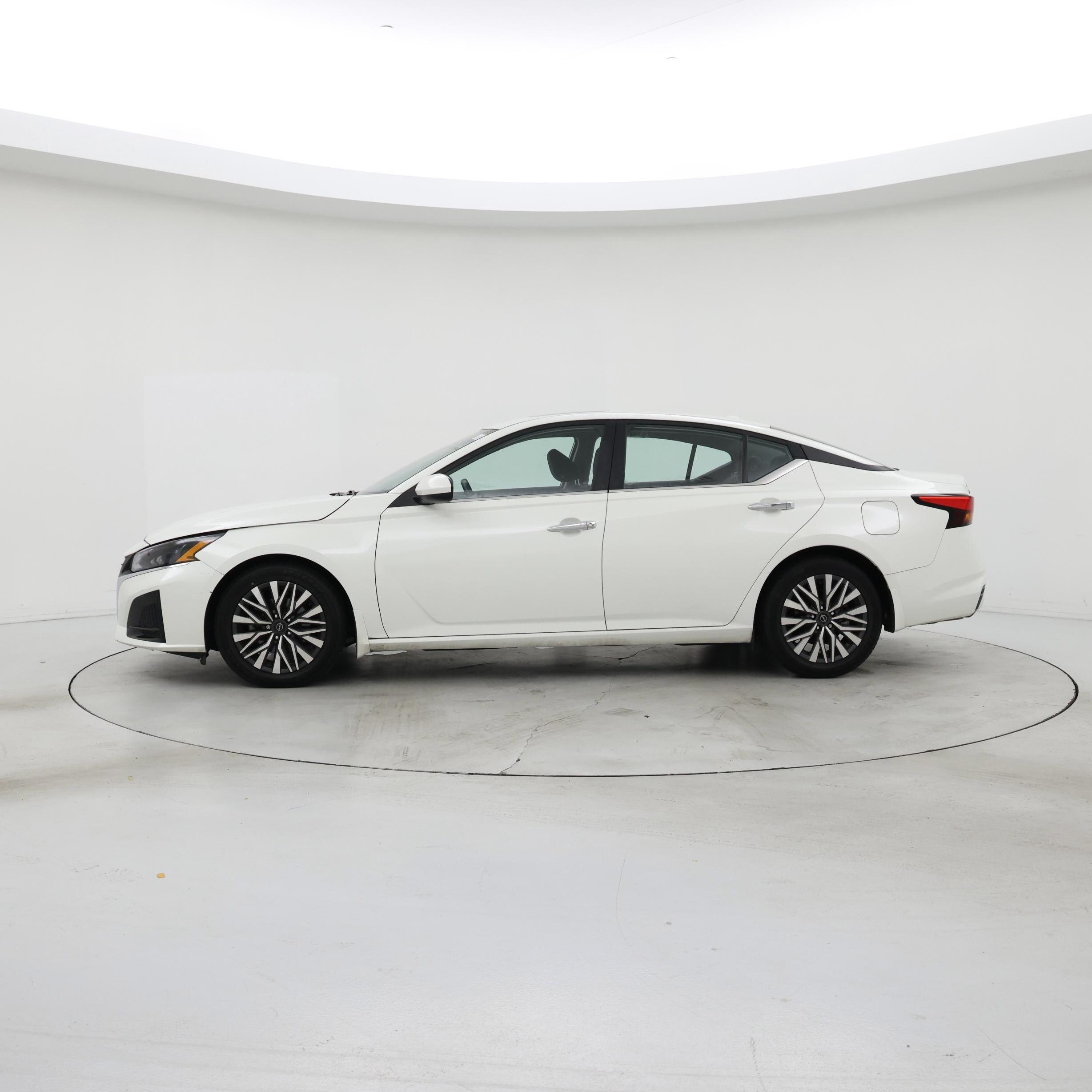 Thumbnail: 2023 Nissan Altima - 3