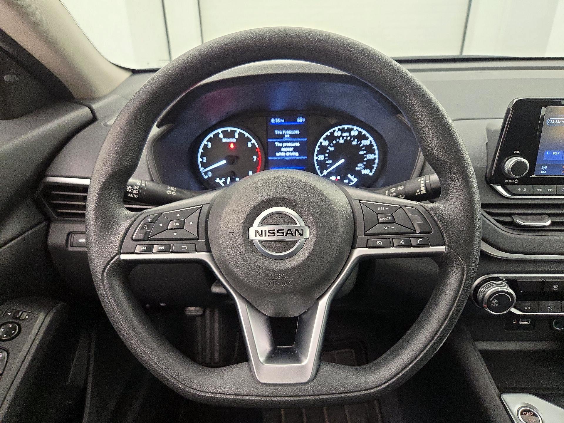 Thumbnail: 2022 Nissan Altima - 10