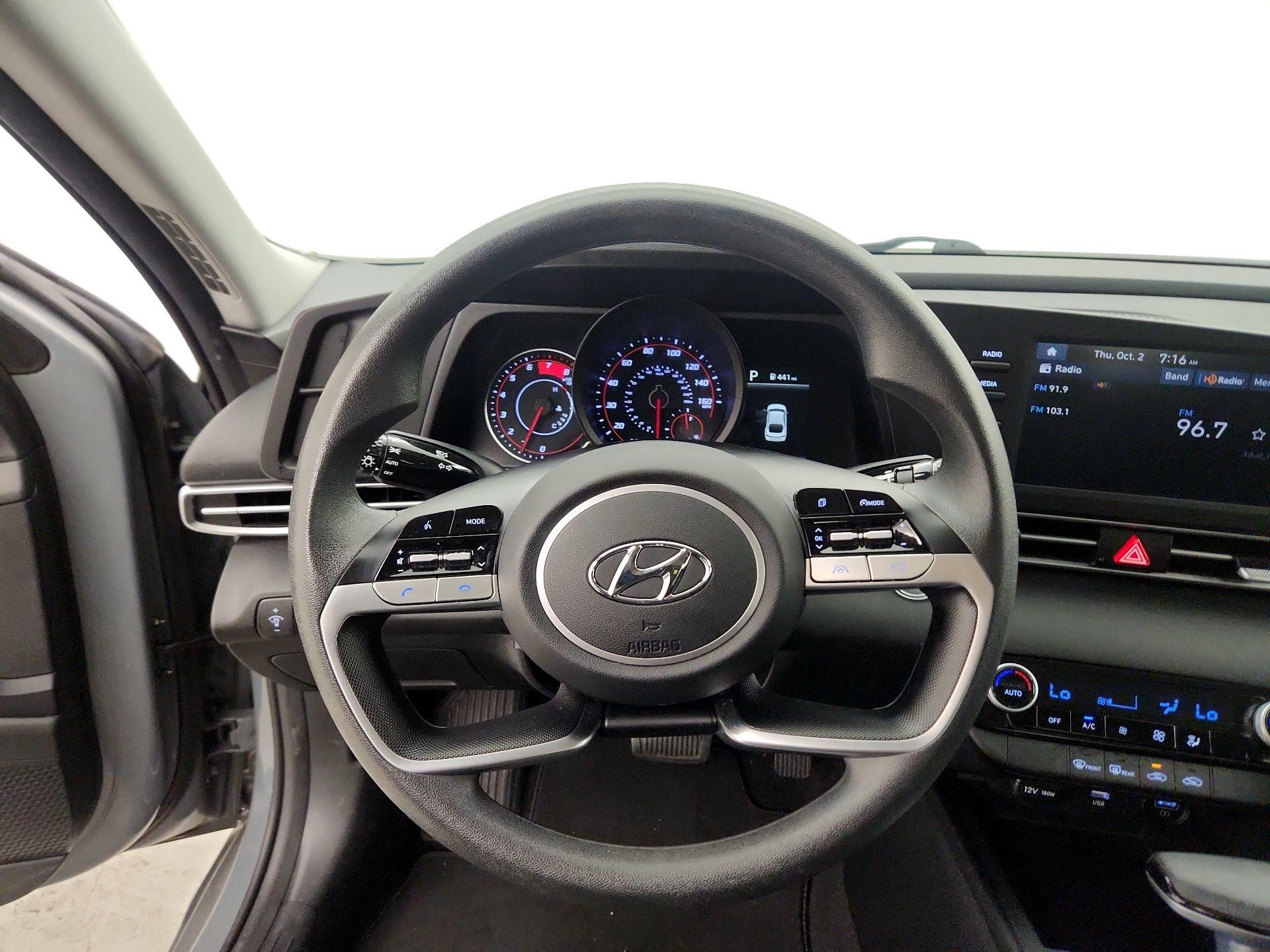 Thumbnail: 2022 Hyundai Elantra - 10