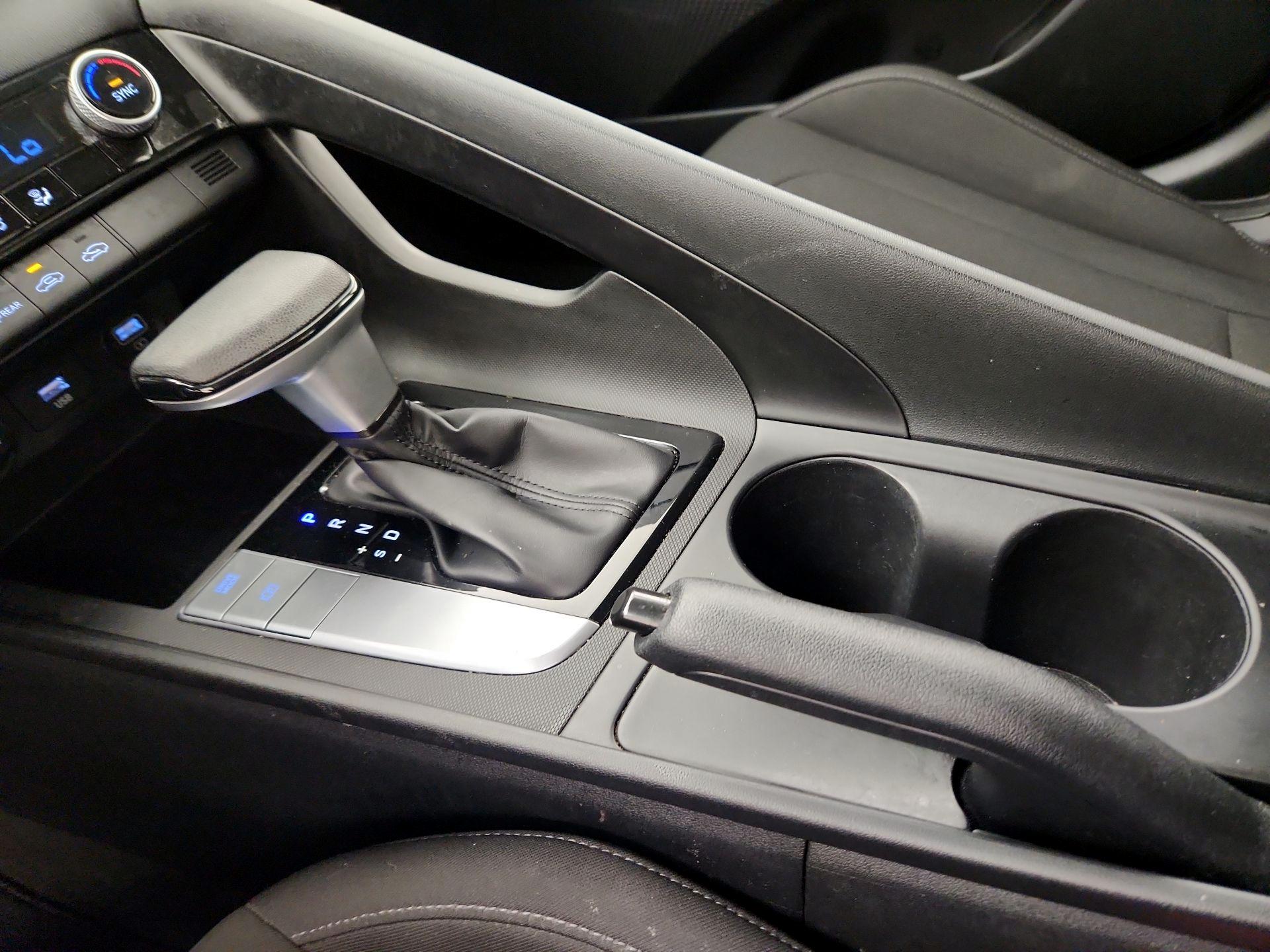 Thumbnail: 2022 Hyundai Elantra - 17