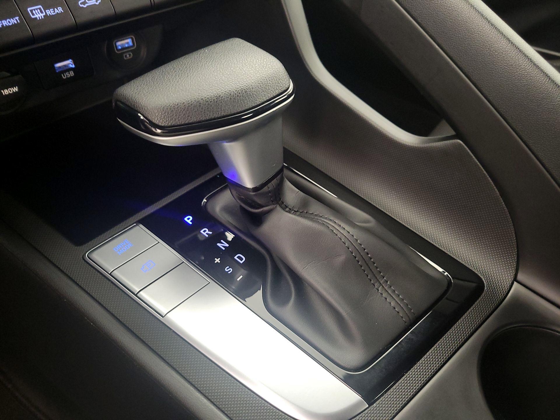 Thumbnail: 2022 Hyundai Elantra - 17