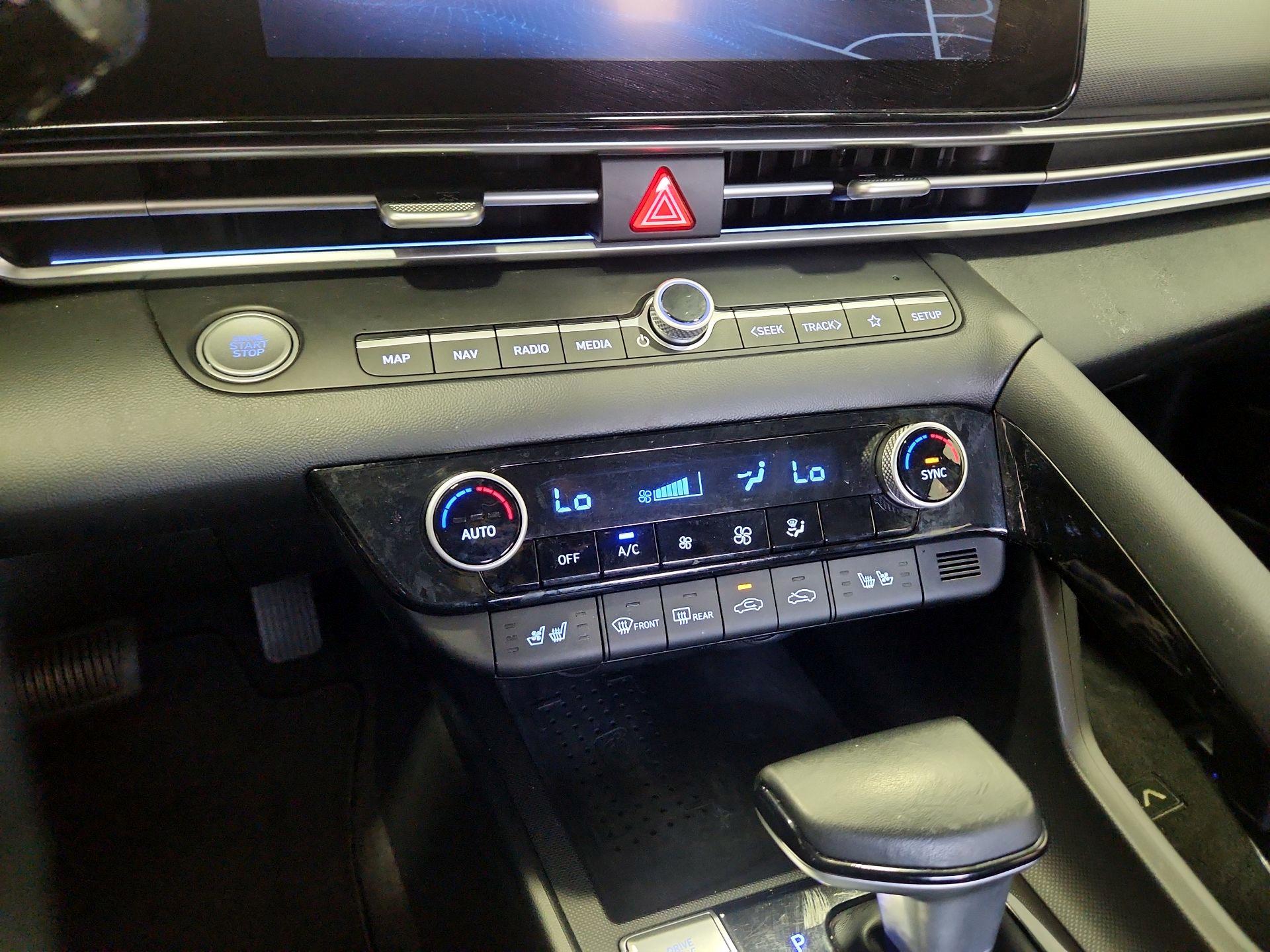 Thumbnail: 2022 Hyundai Elantra - 16