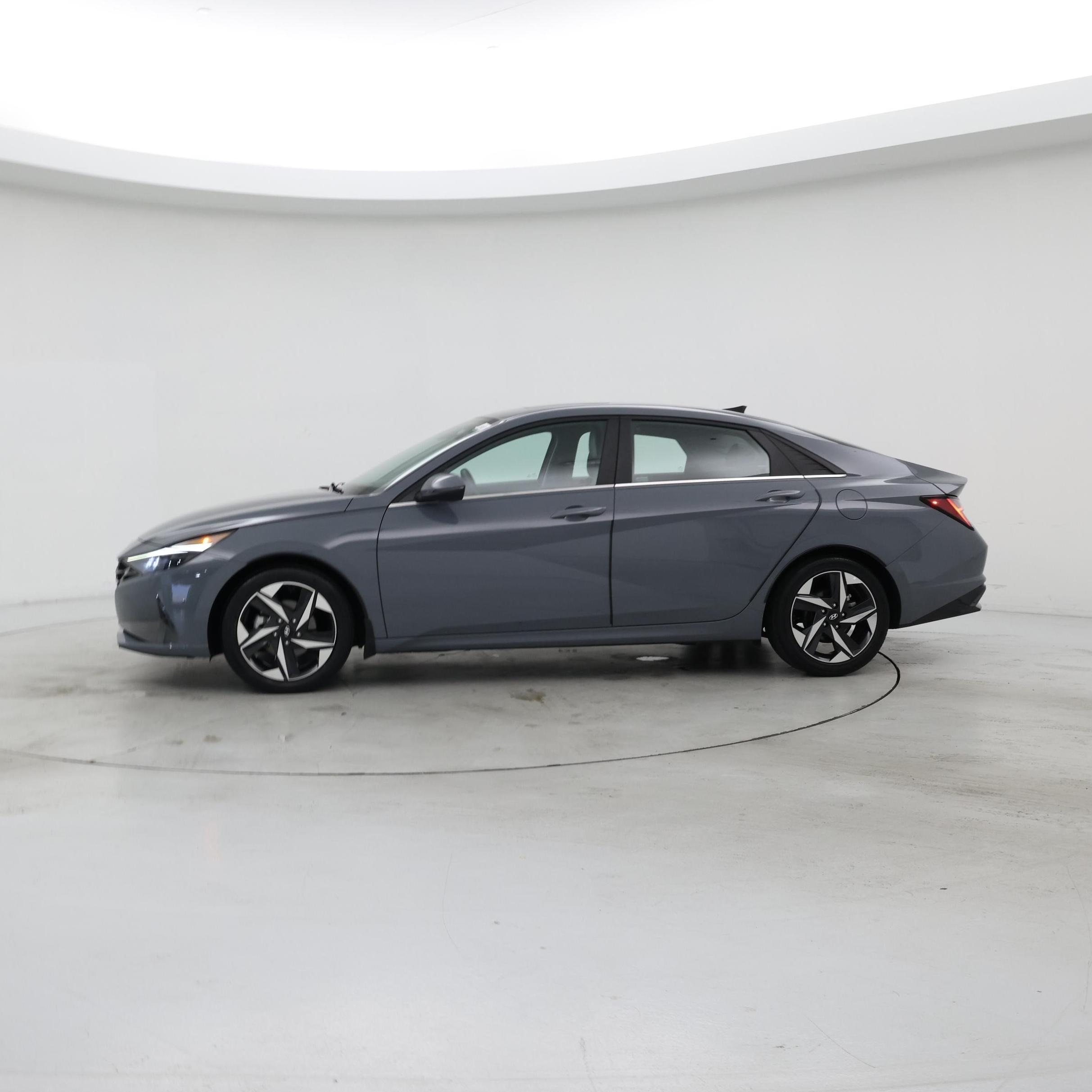 Thumbnail: 2022 Hyundai Elantra - 3