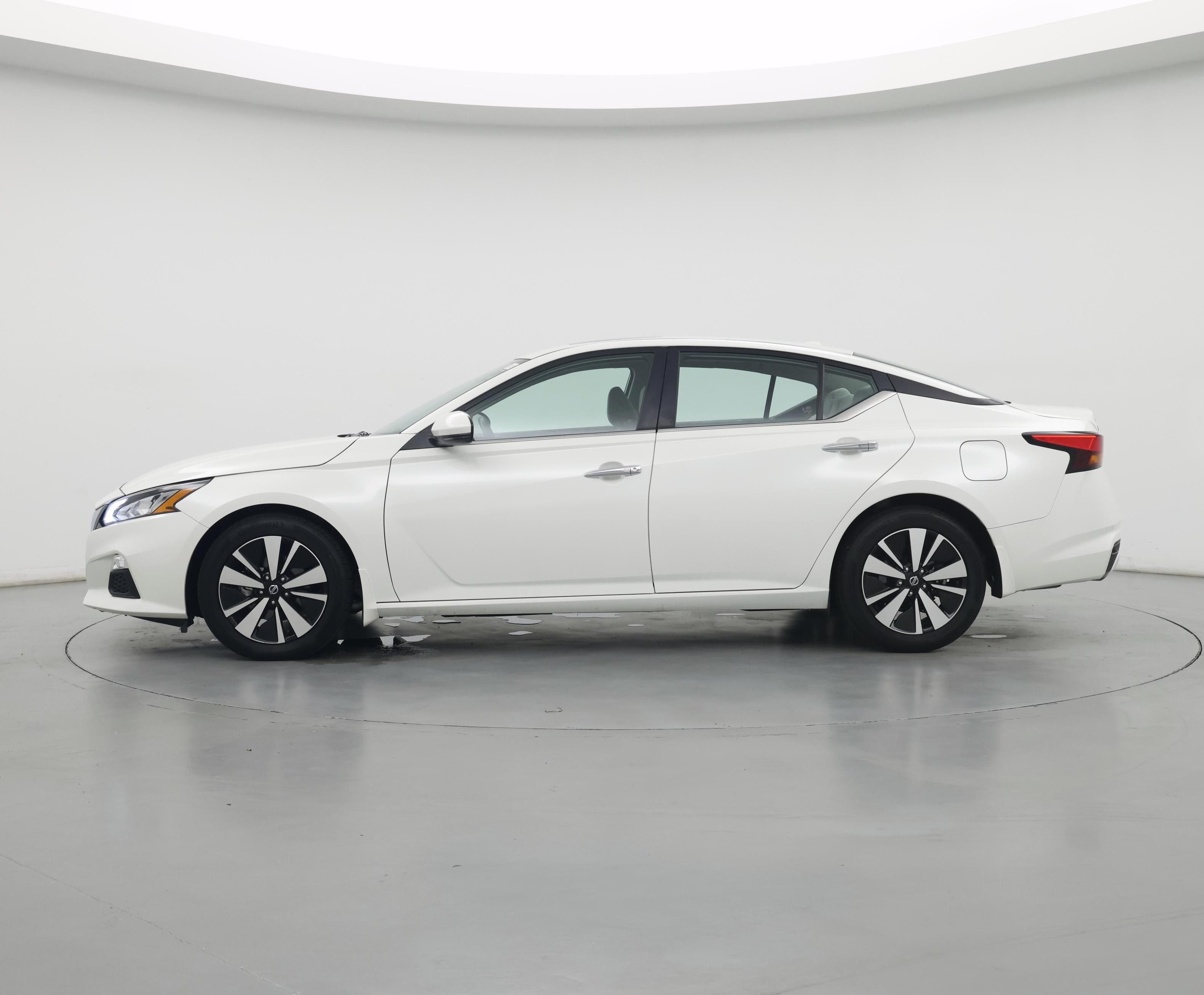 Thumbnail: 2022 Nissan Altima - 3
