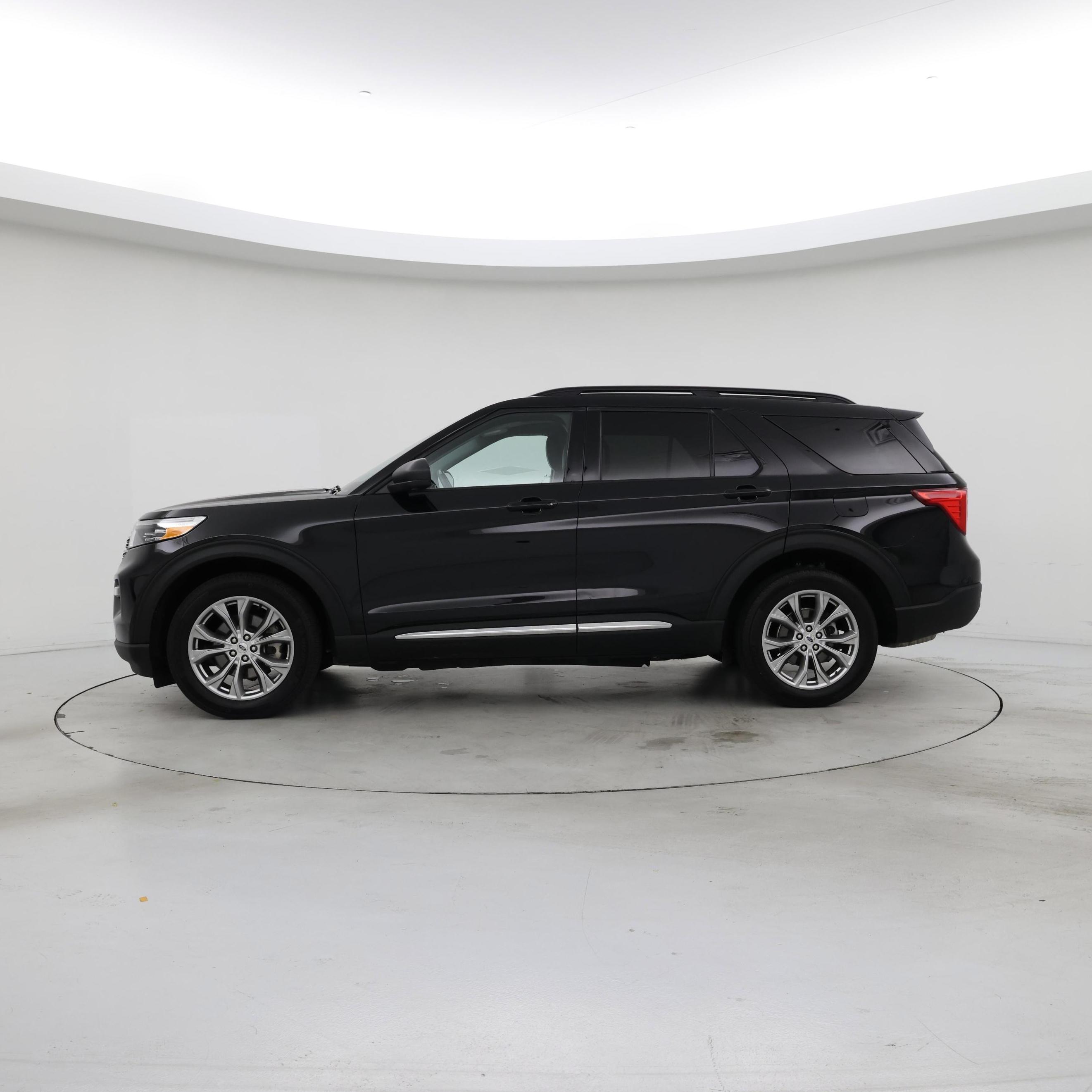 Thumbnail: 2022 Ford Explorer - 3