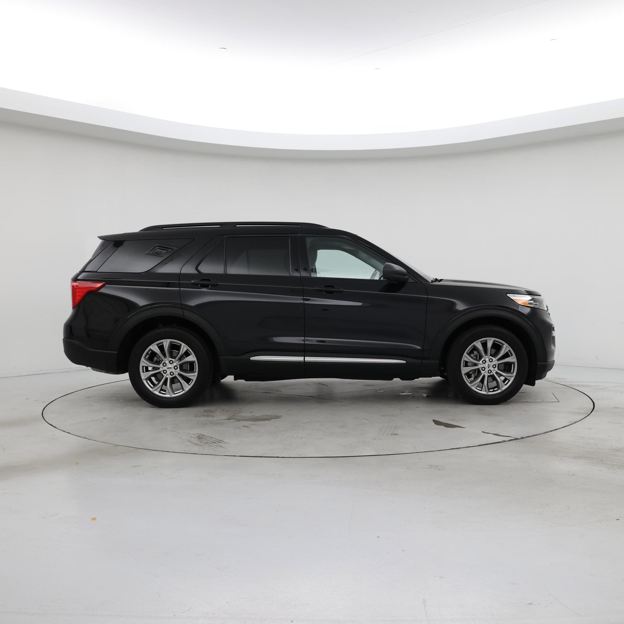 Thumbnail: 2022 Ford Explorer - 7