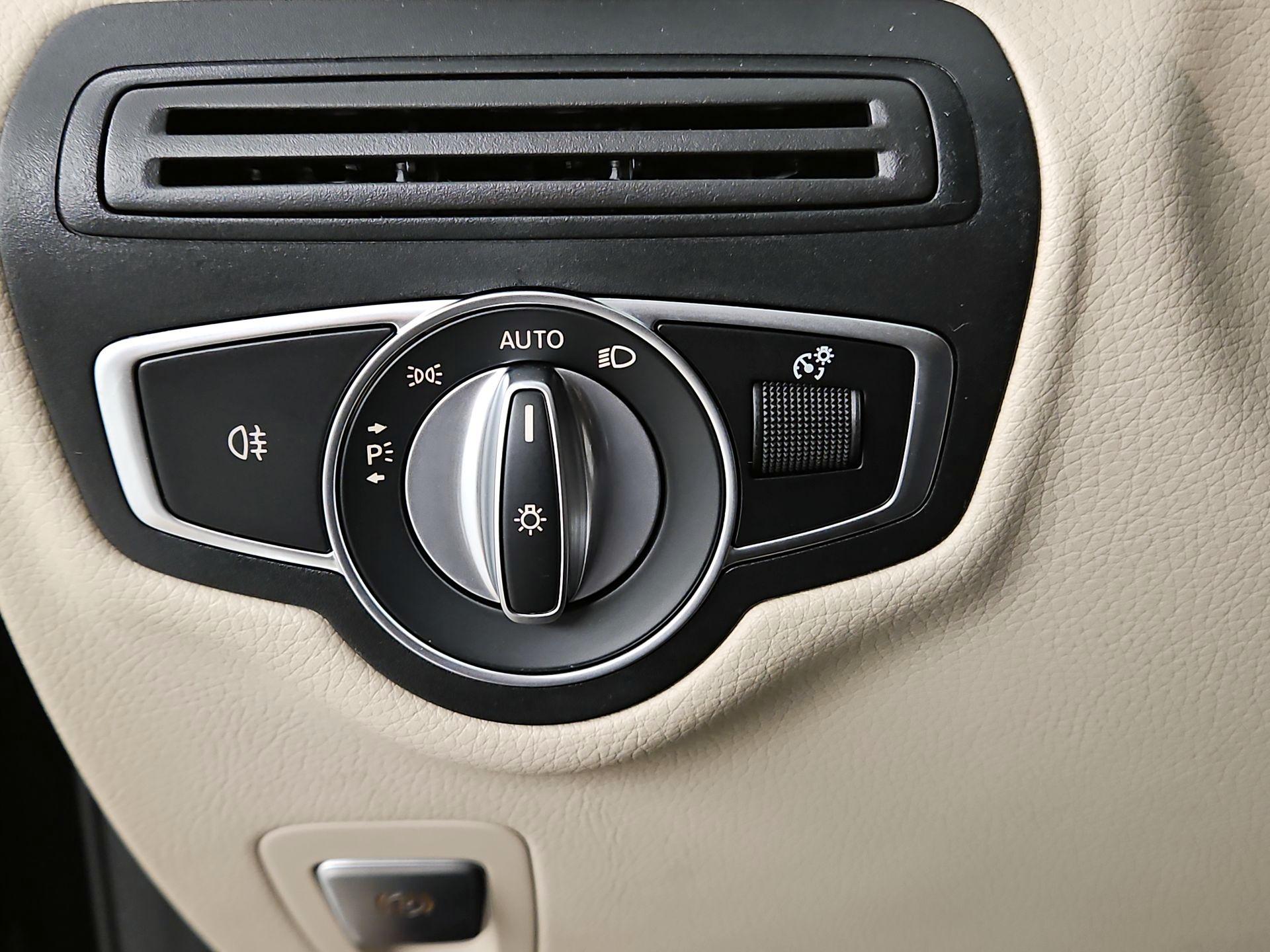 Thumbnail: 2022 Mercedes-Benz GLC - 13