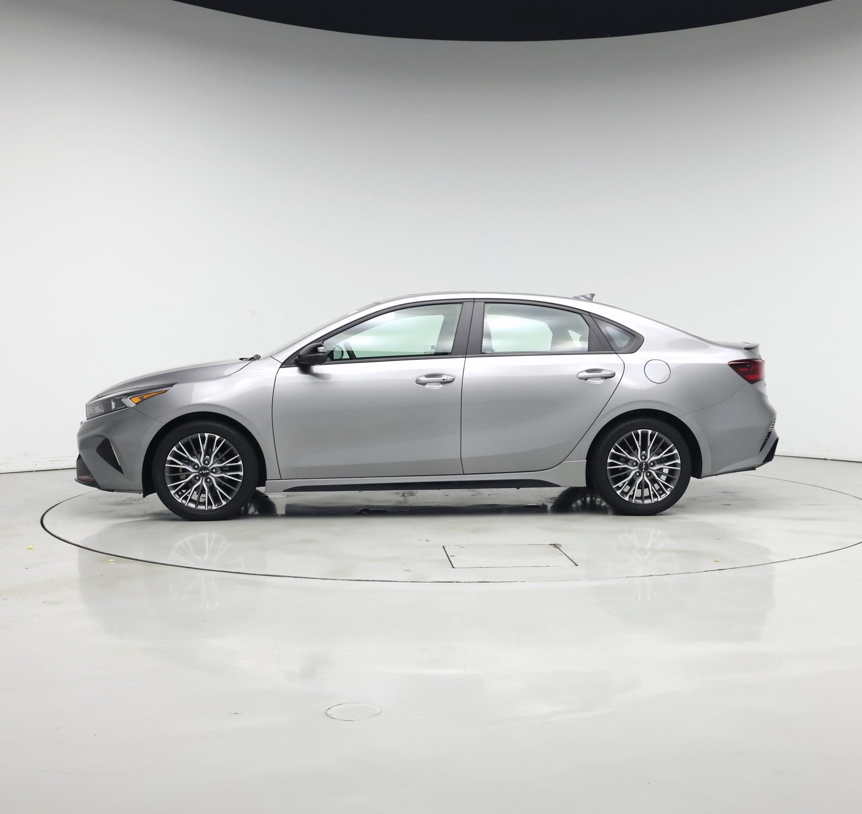 Thumbnail: 2022 Kia Forte - 3