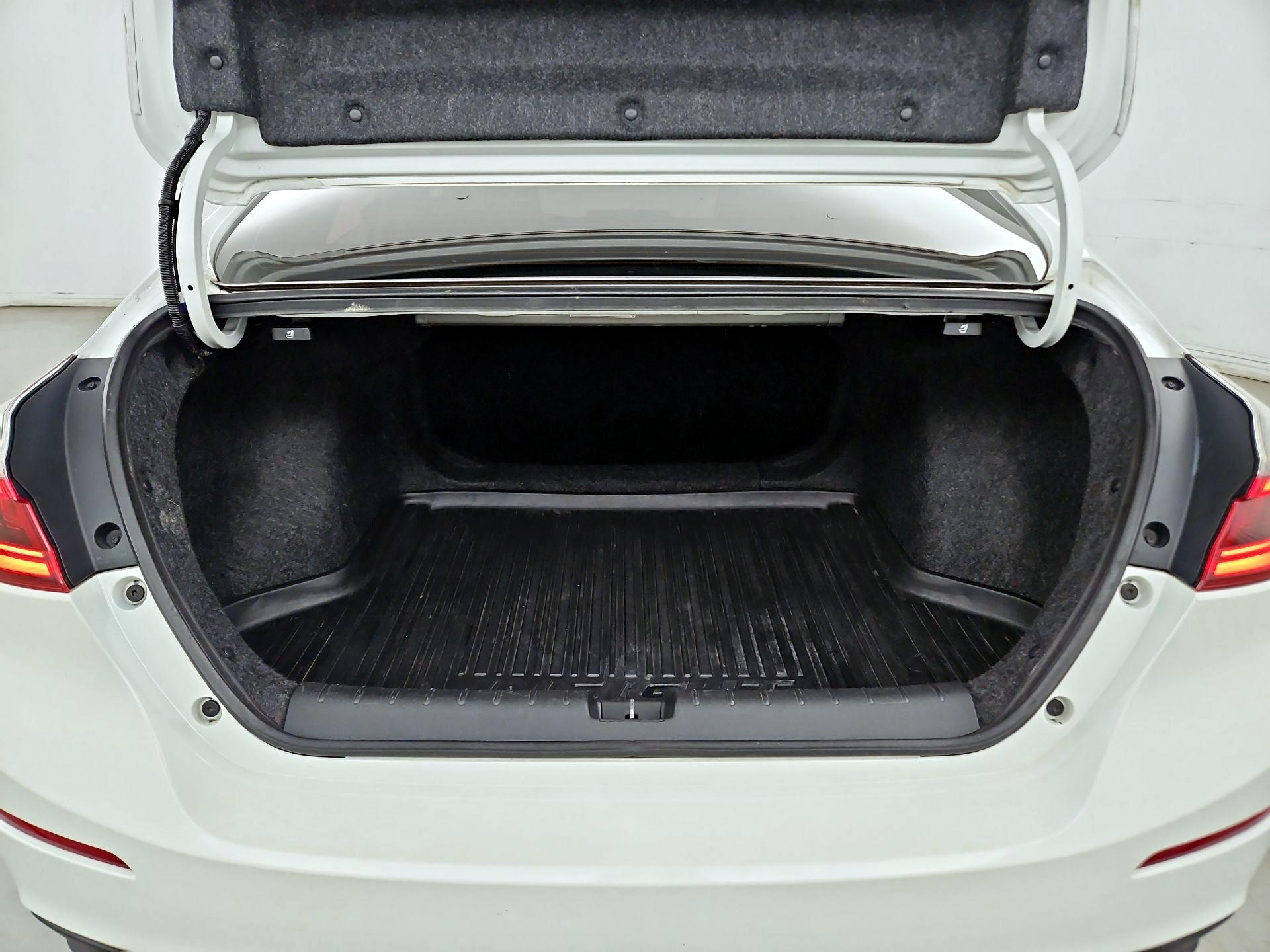 Thumbnail: 2021 Honda Insight - 20