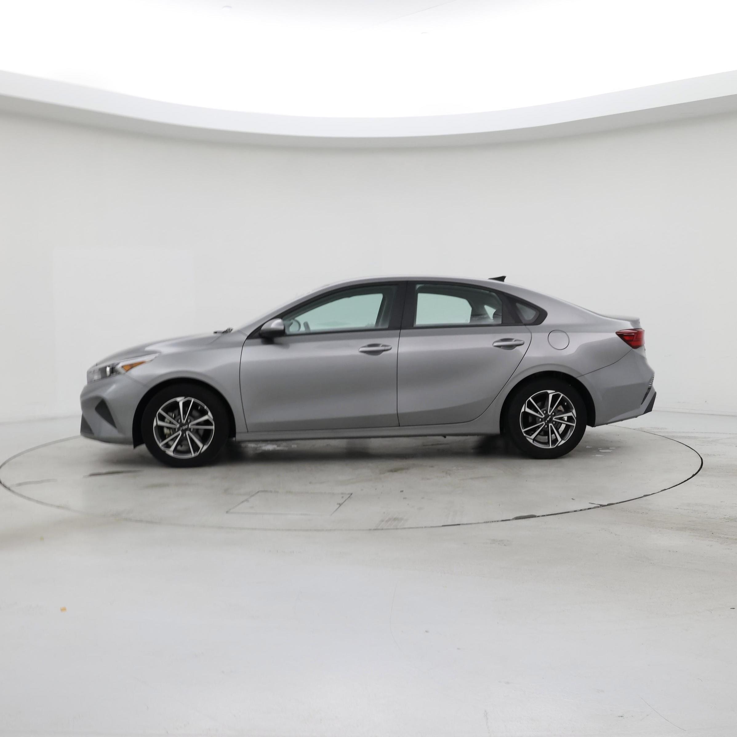 Thumbnail: 2022 Kia Forte - 3