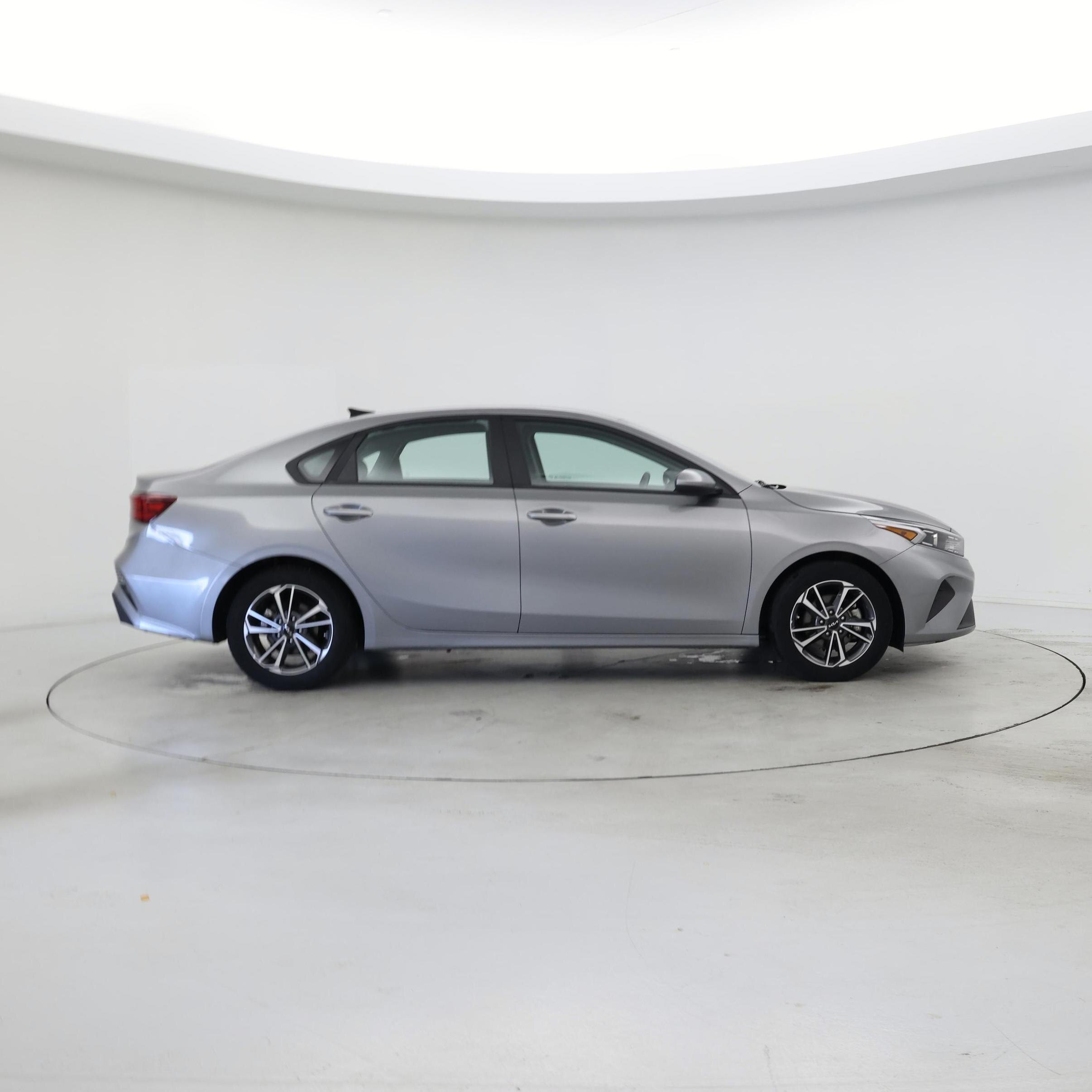 Thumbnail: 2022 Kia Forte - 7