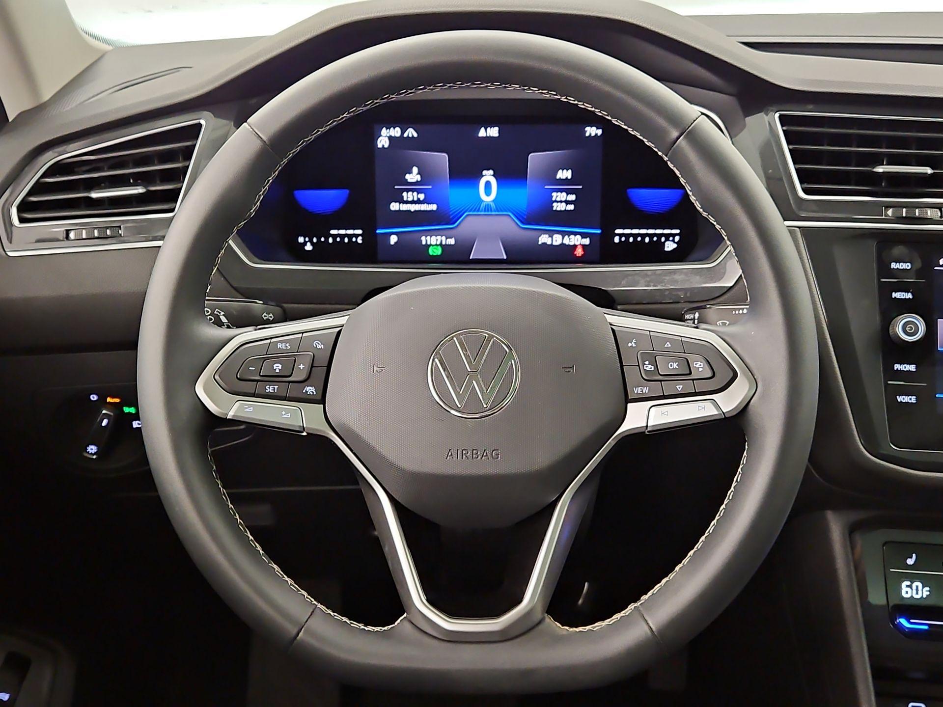 Thumbnail: 2022 Volkswagen Tiguan - 10