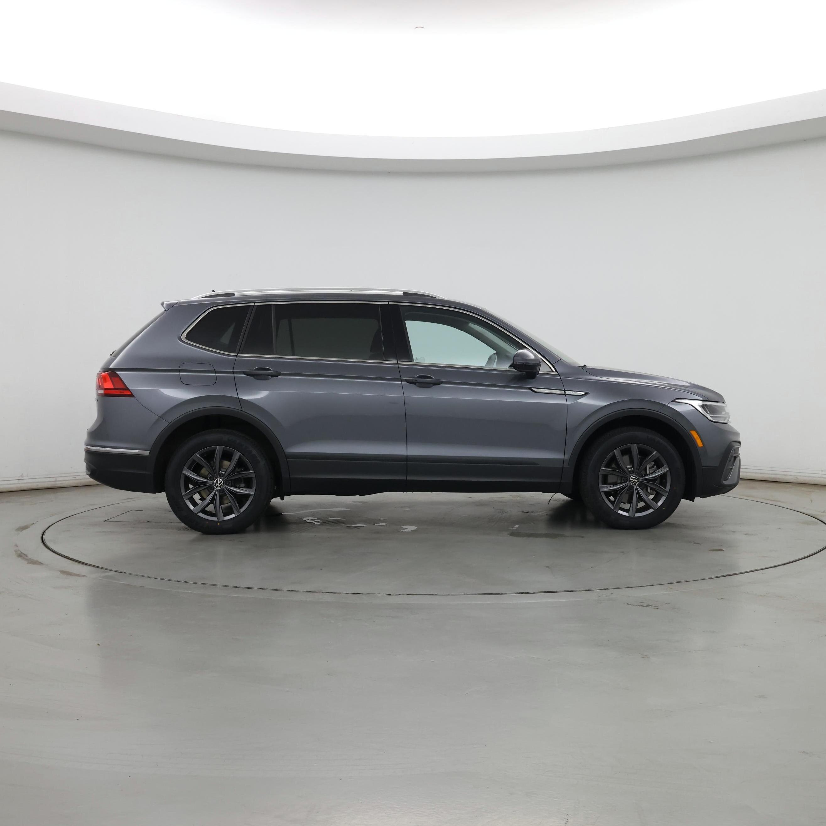 Thumbnail: 2022 Volkswagen Tiguan - 7