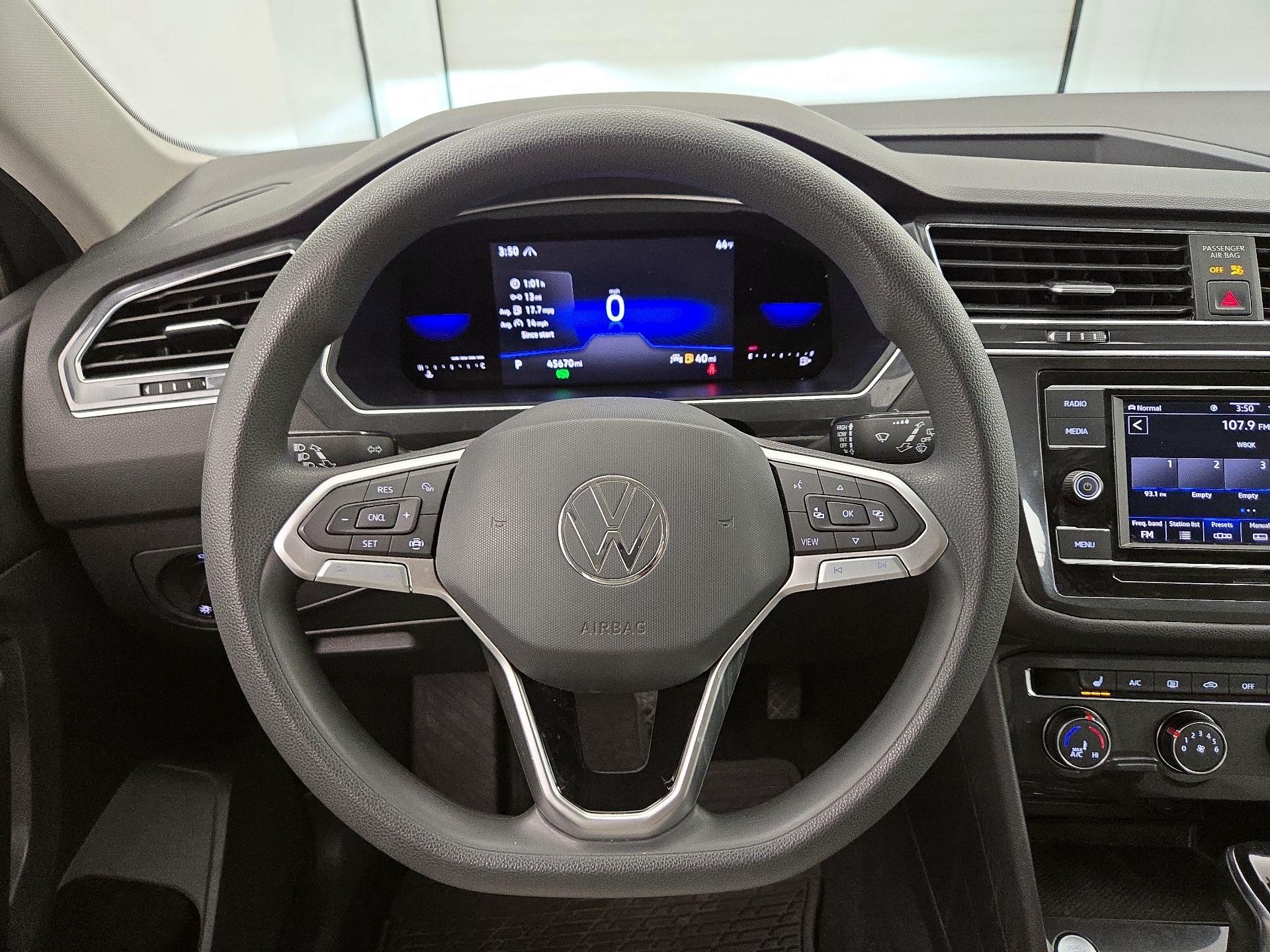 Thumbnail: 2022 Volkswagen Tiguan - 10