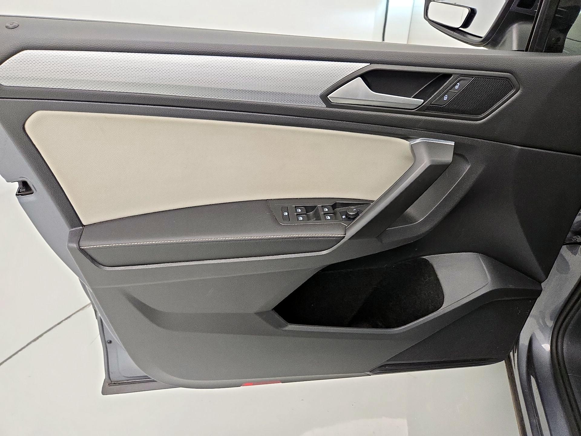 Thumbnail: 2022 Volkswagen Tiguan - 12