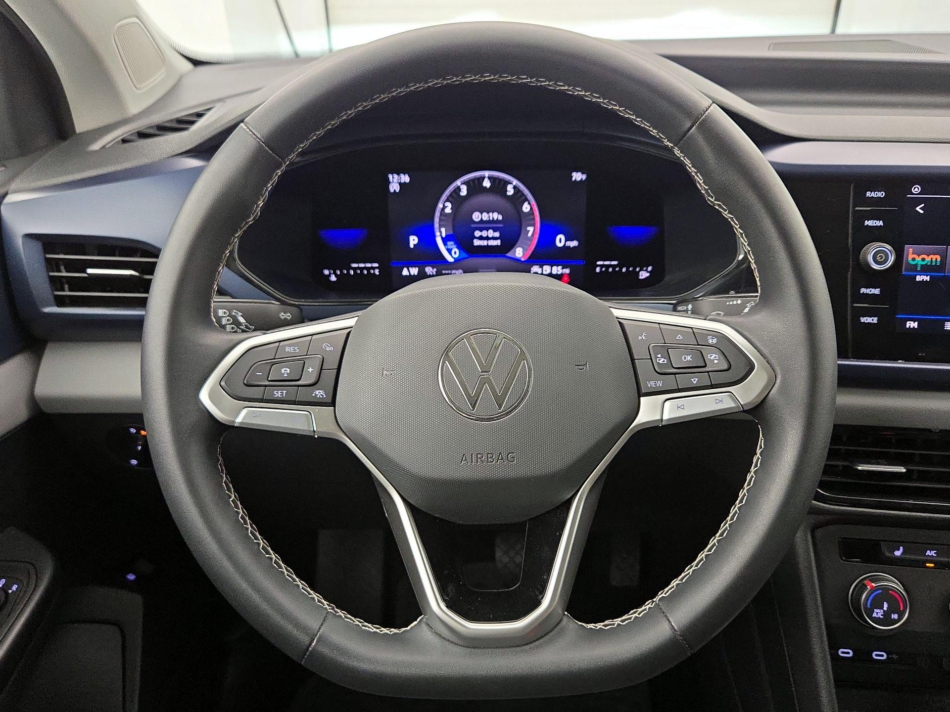 Thumbnail: 2022 Volkswagen Taos - 10