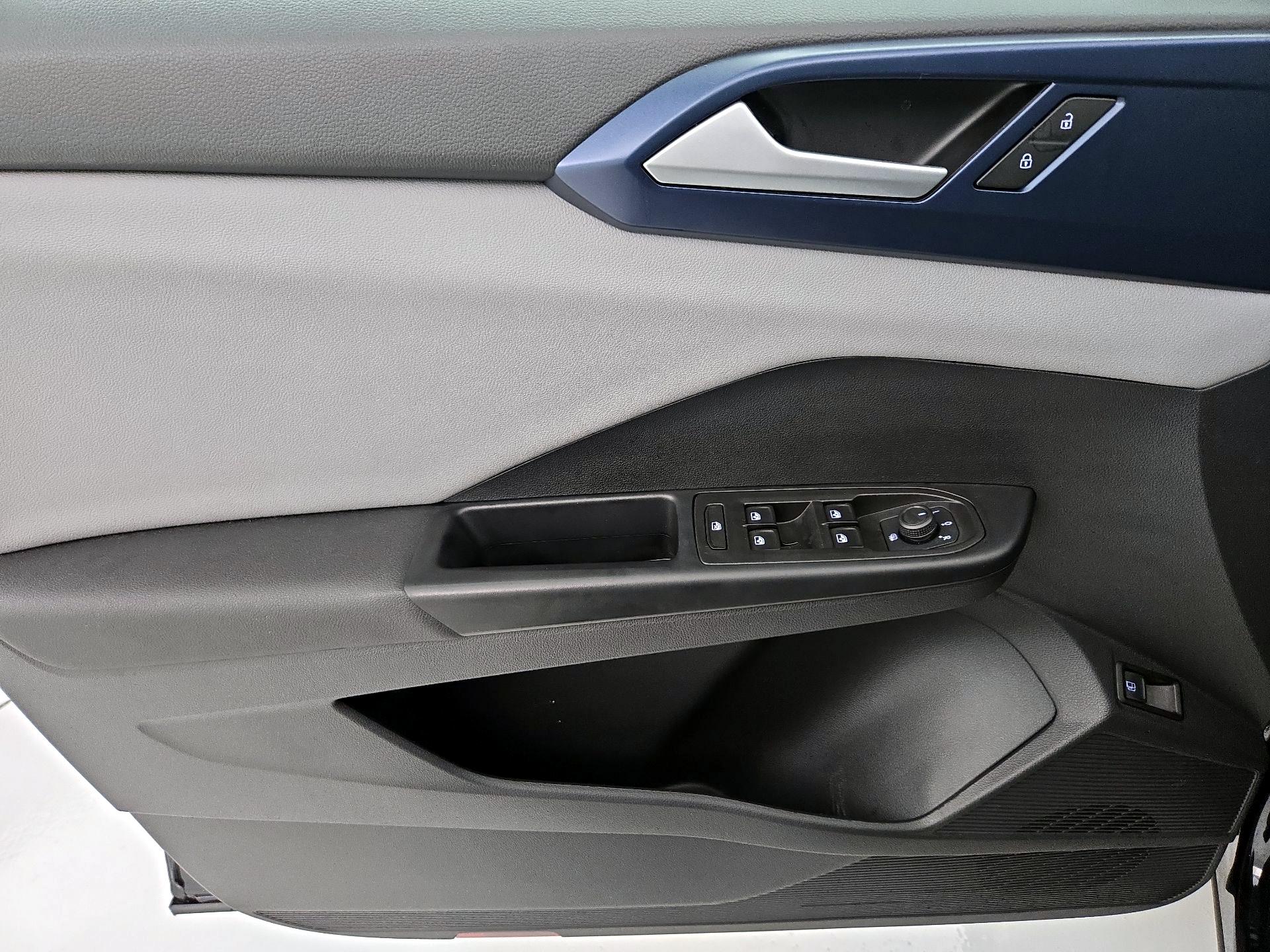 Thumbnail: 2022 Volkswagen Taos - 12