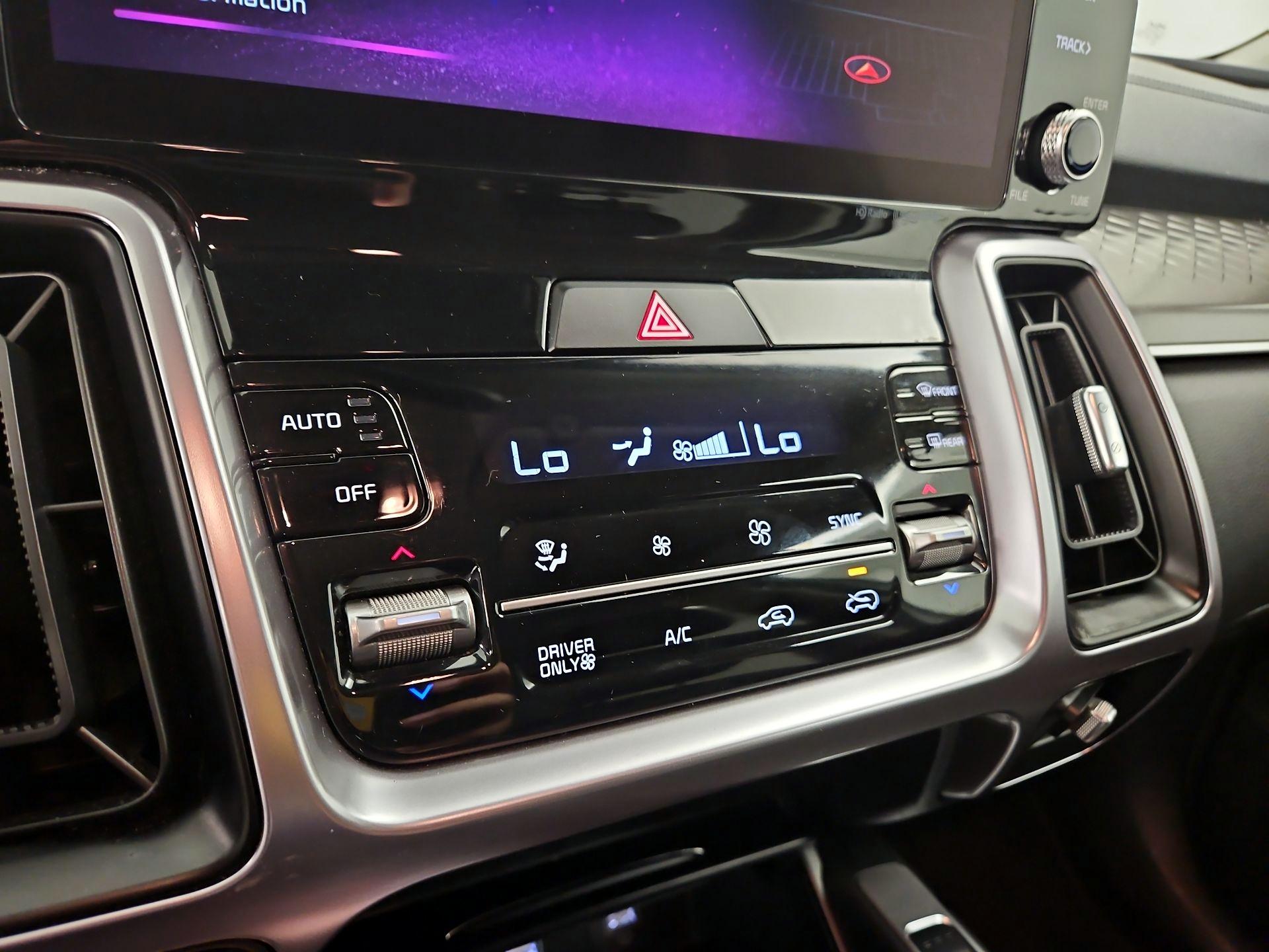 Thumbnail: 2022 Kia Sorento - 17