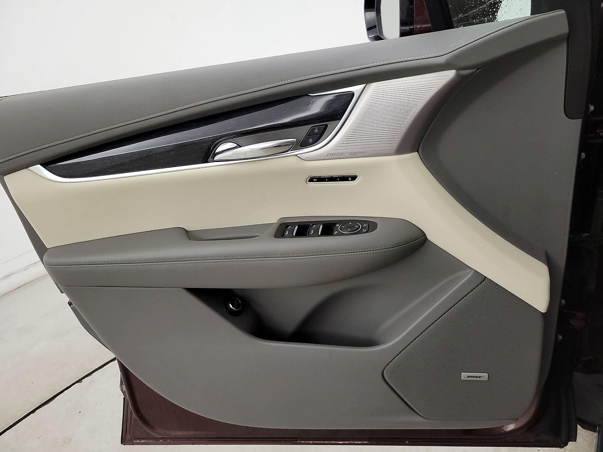 Thumbnail: 2022 Cadillac XT6 - 12