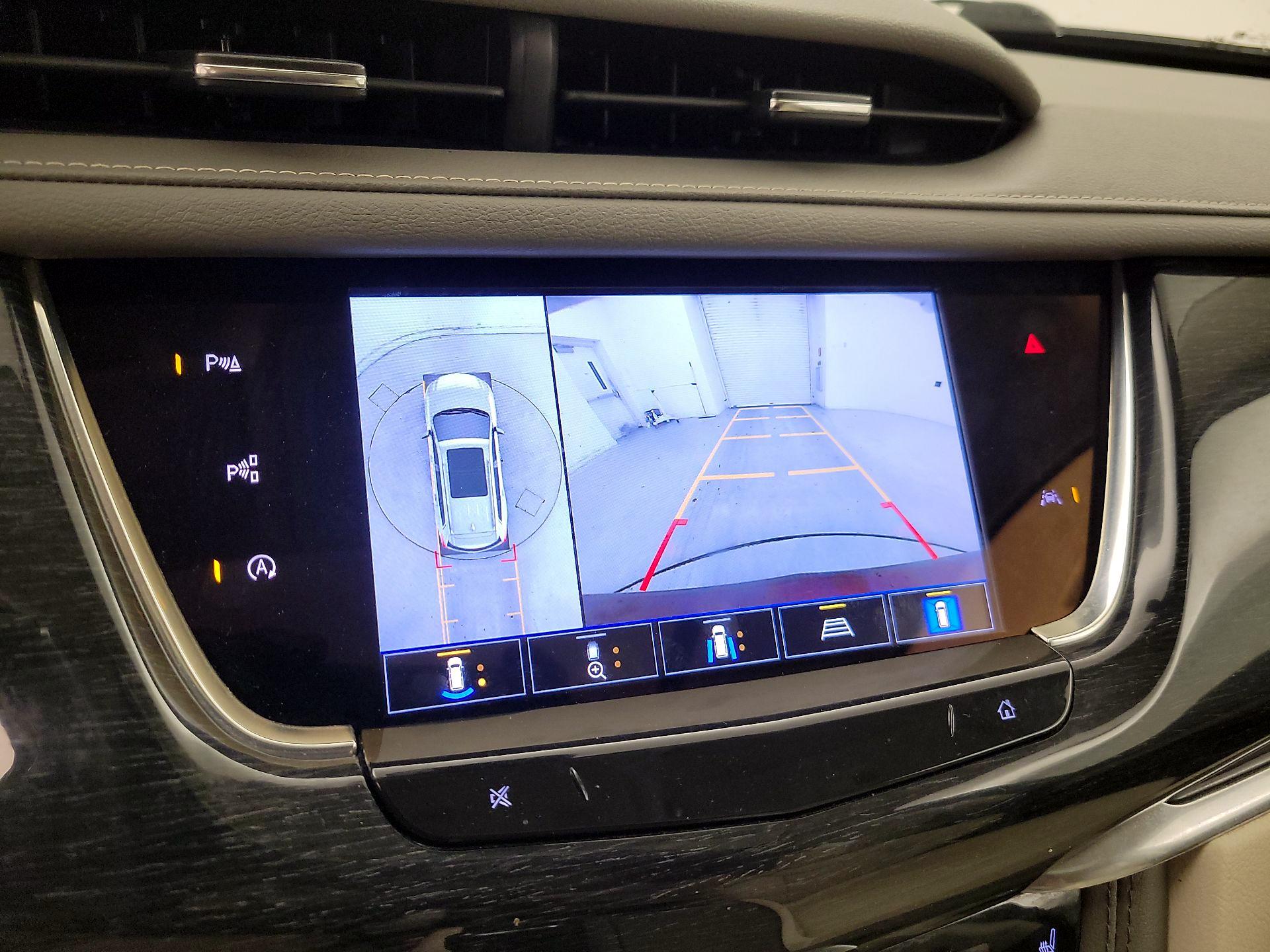 Thumbnail: 2022 Cadillac XT6 - 15