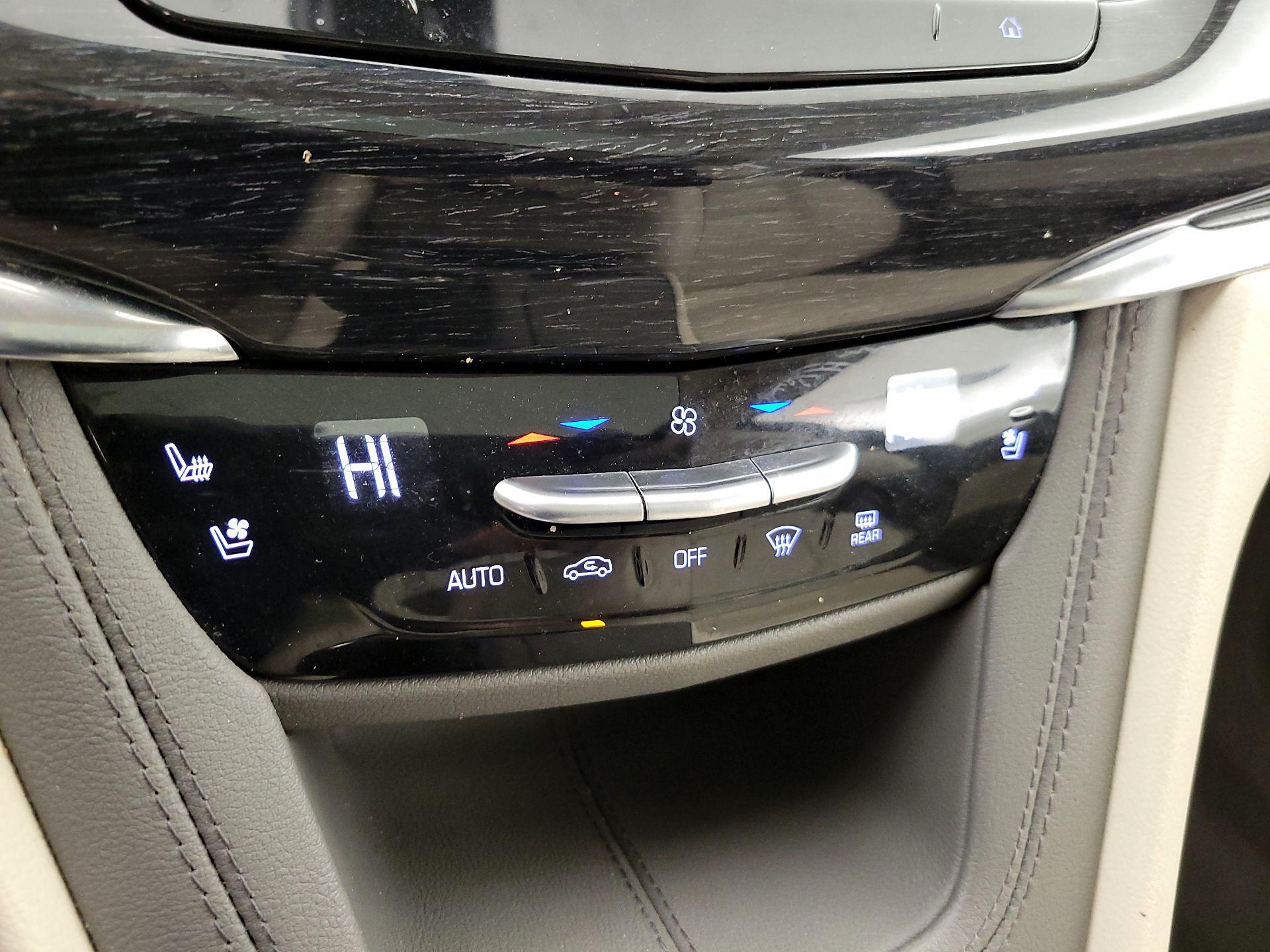 Thumbnail: 2022 Cadillac XT6 - 17