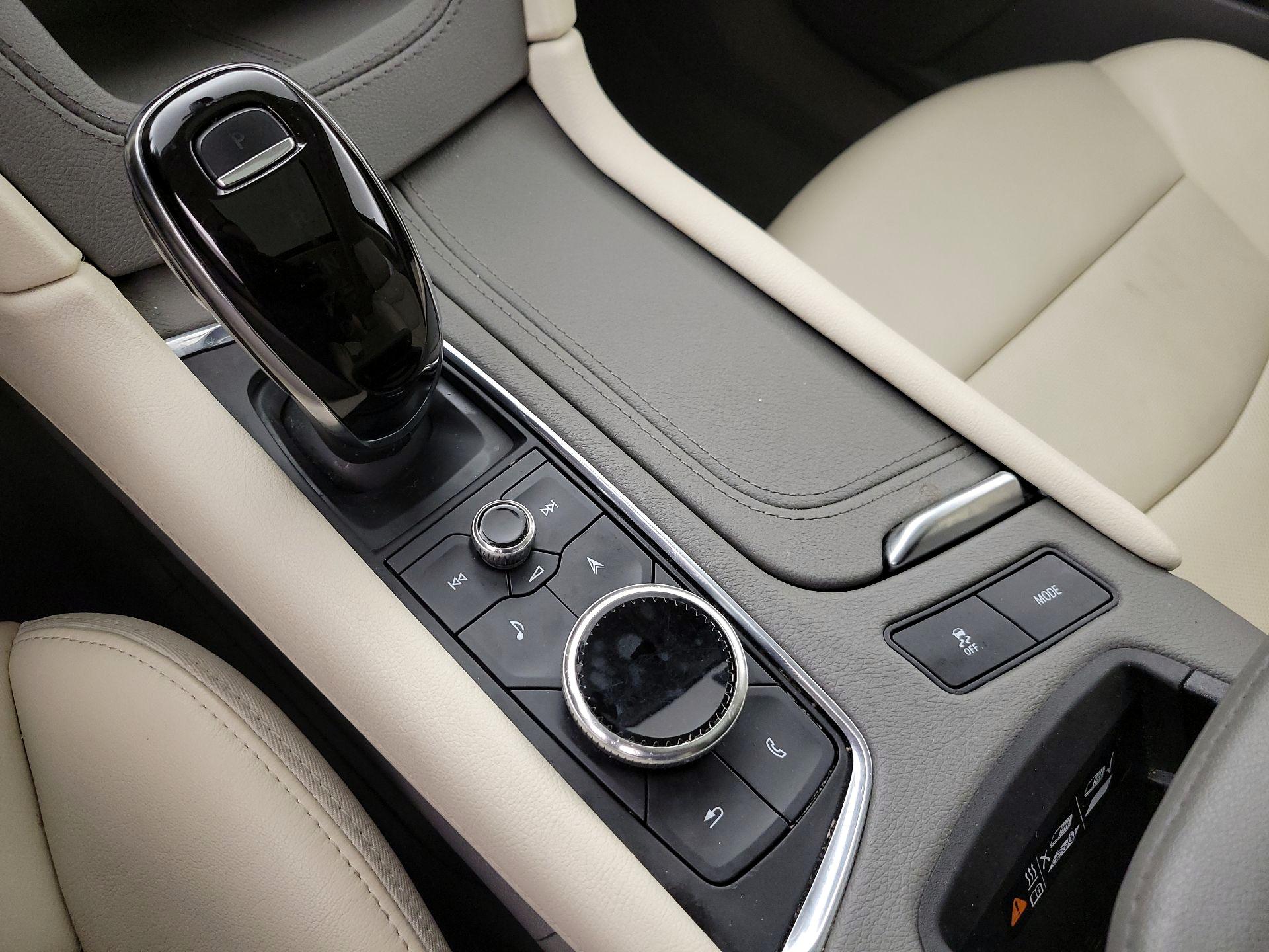 Thumbnail: 2022 Cadillac XT6 - 18