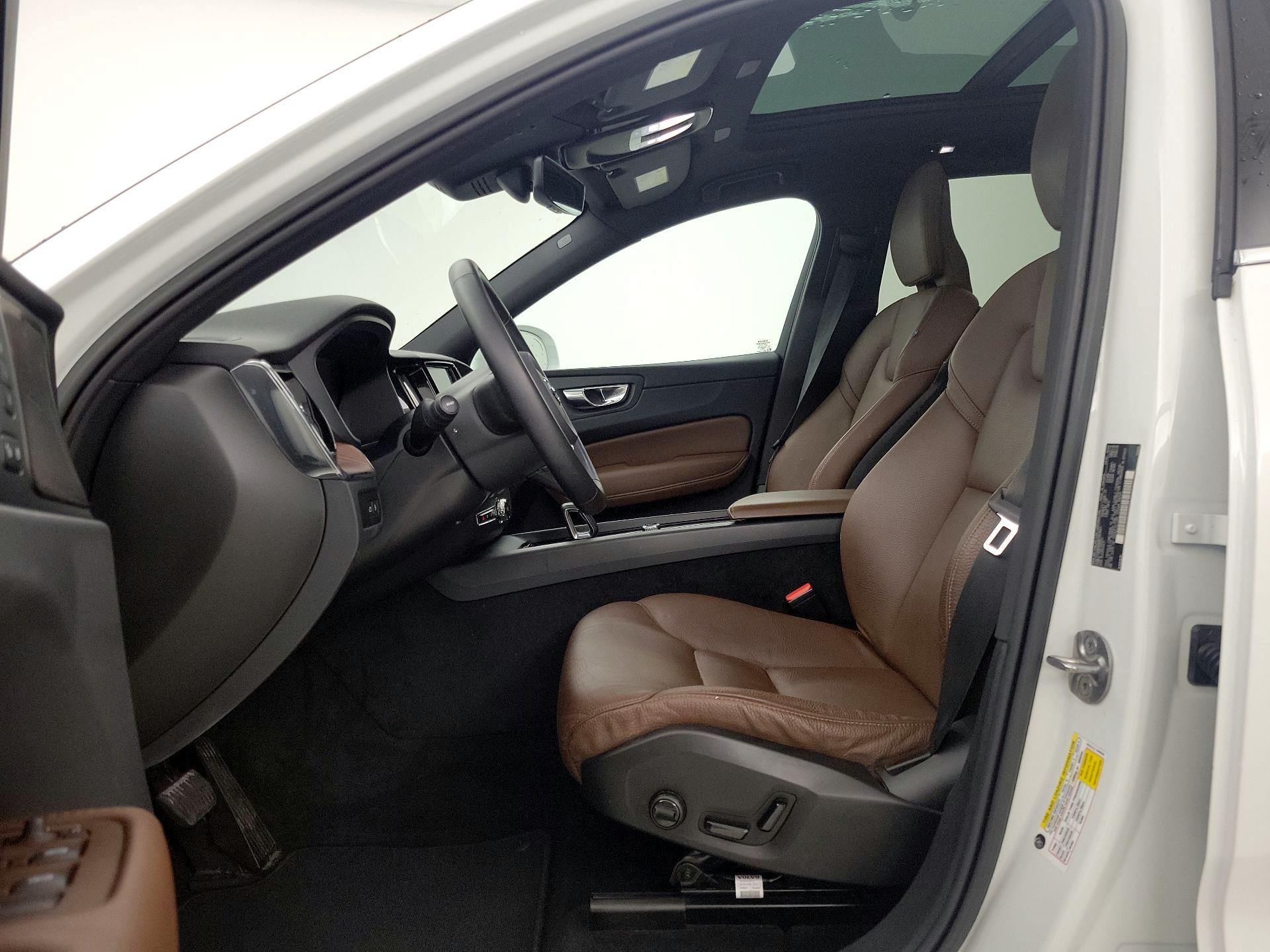 Thumbnail: 2023 Volvo XC60 - 11
