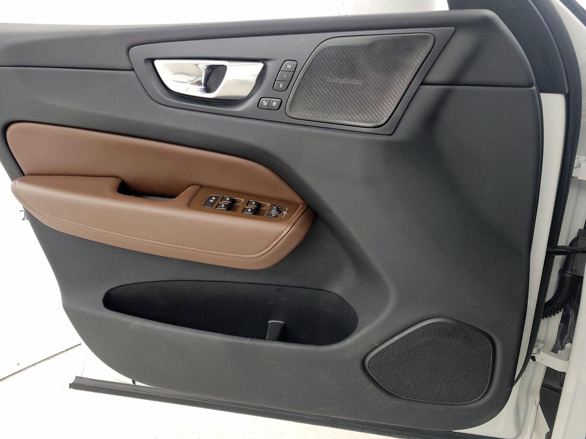 Thumbnail: 2023 Volvo XC60 - 12