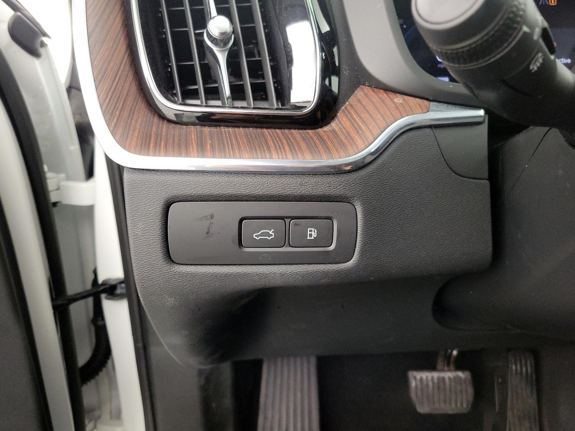 Thumbnail: 2023 Volvo XC60 - 13