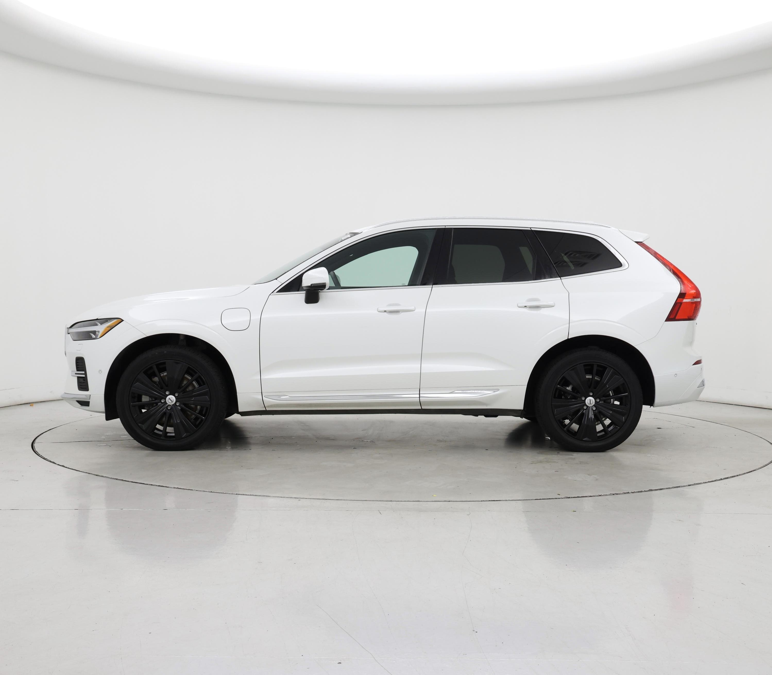 Thumbnail: 2023 Volvo XC60 - 3