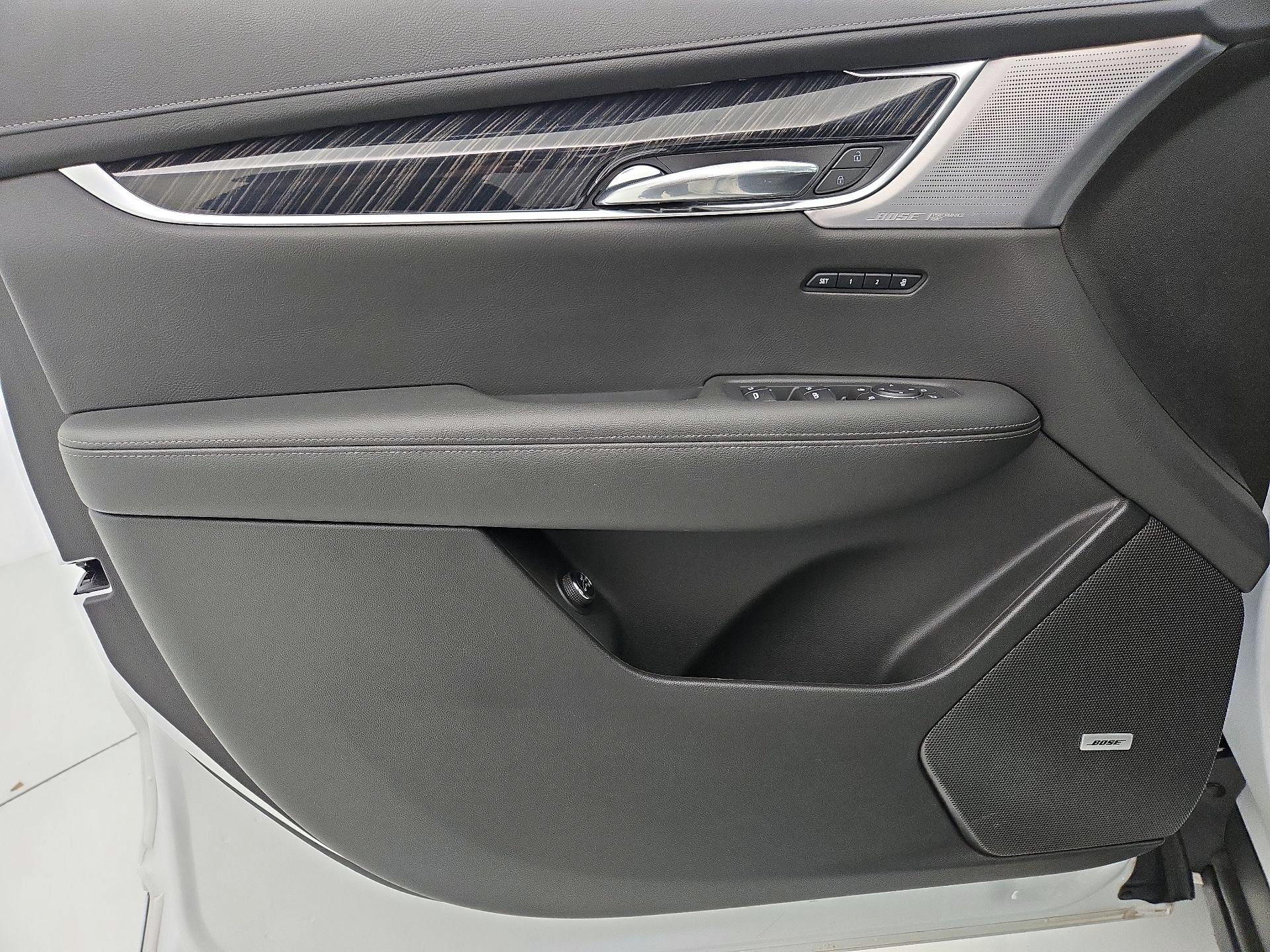 Thumbnail: 2022 Cadillac XT6 - 12