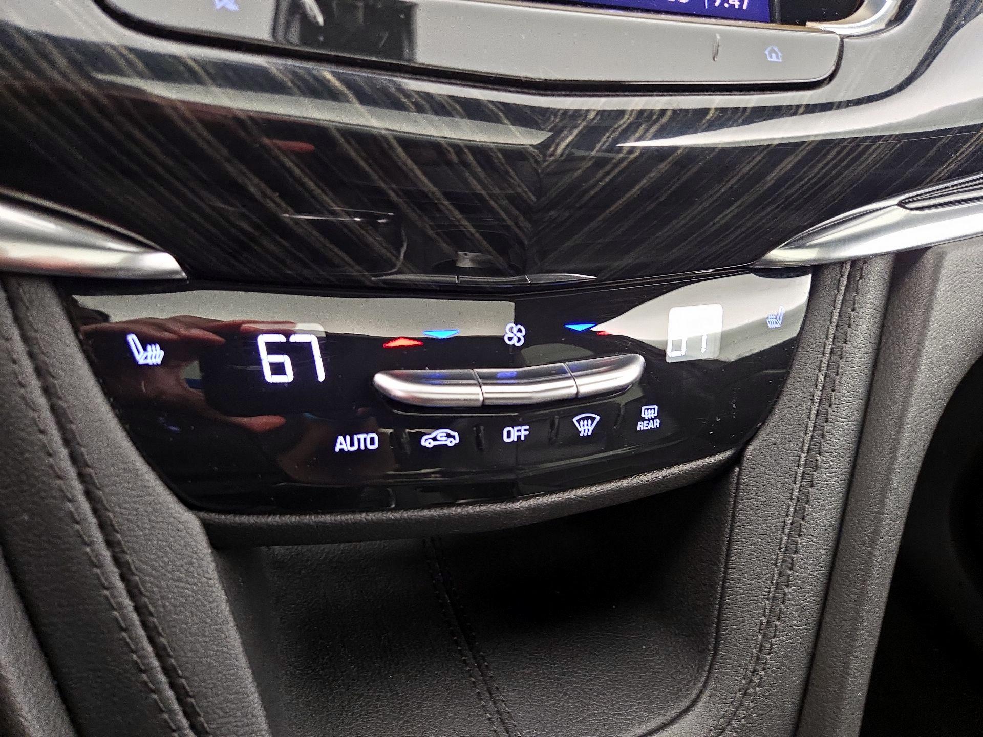 Thumbnail: 2022 Cadillac XT6 - 17