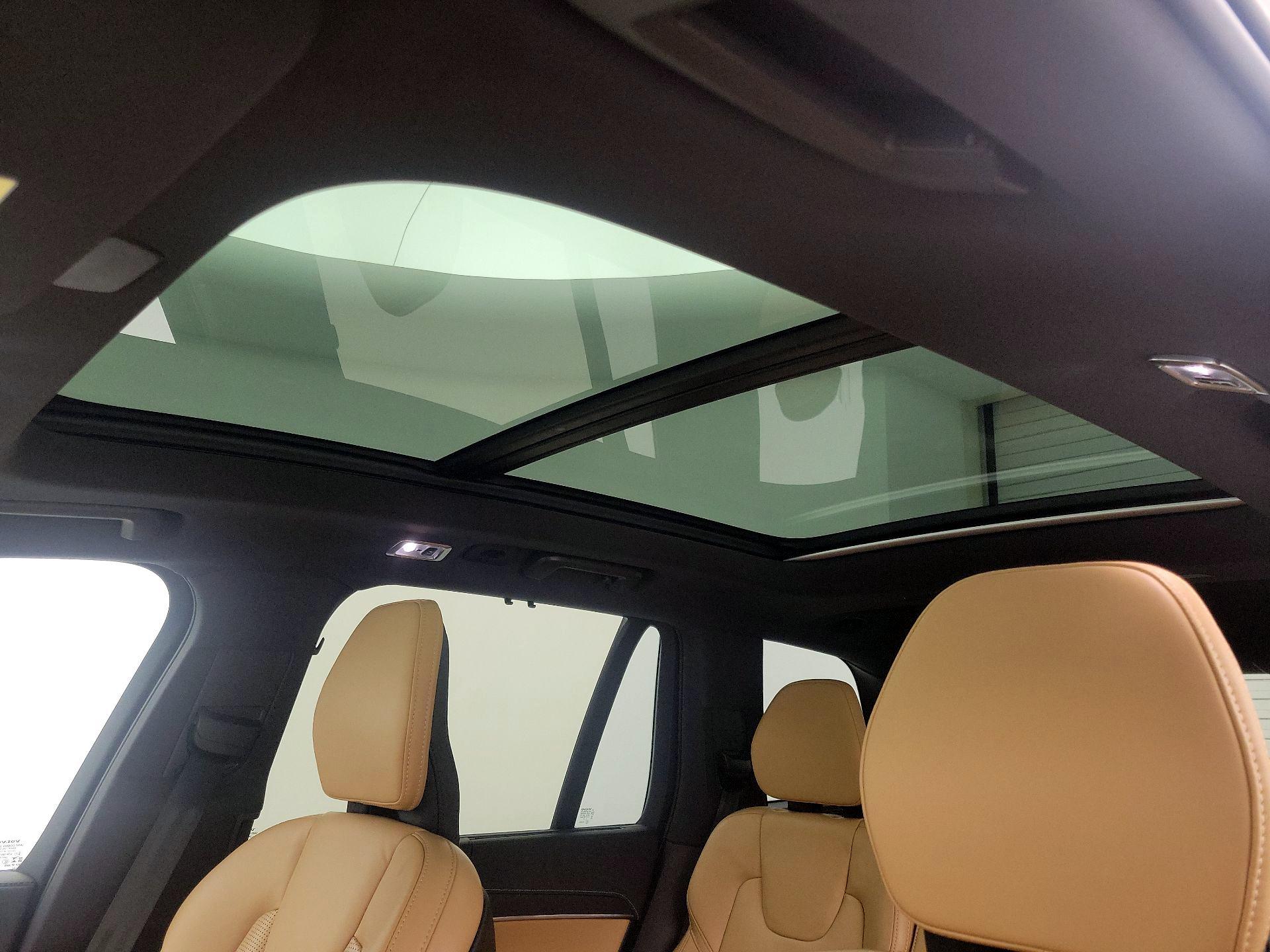 Thumbnail: 2022 Volvo XC90 - 20