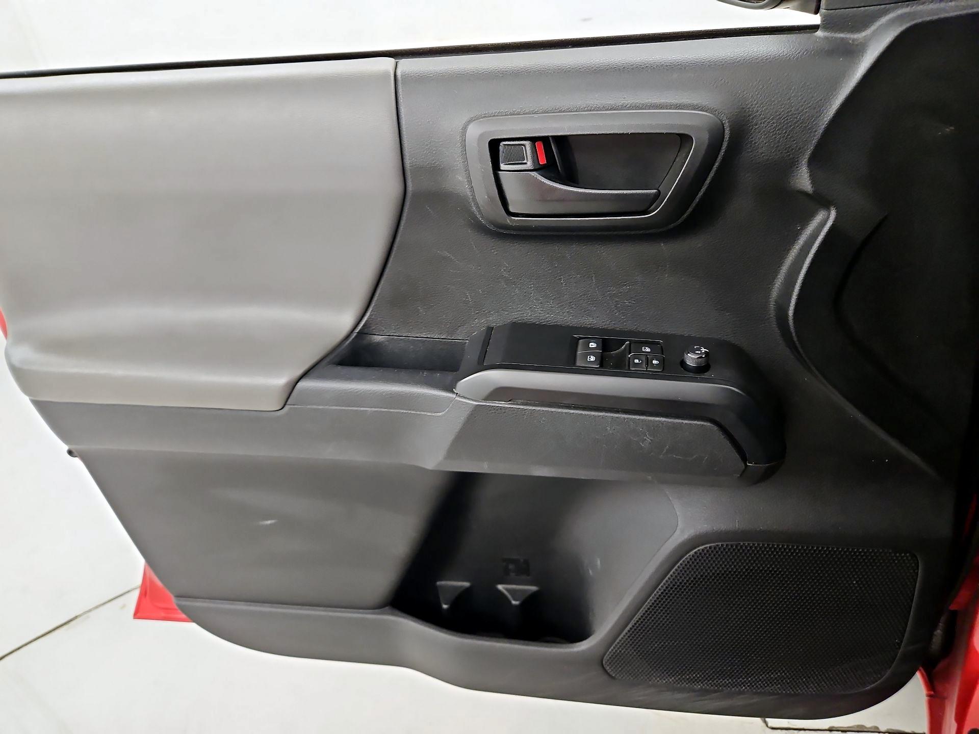 Thumbnail: 2022 Toyota Tacoma - 12