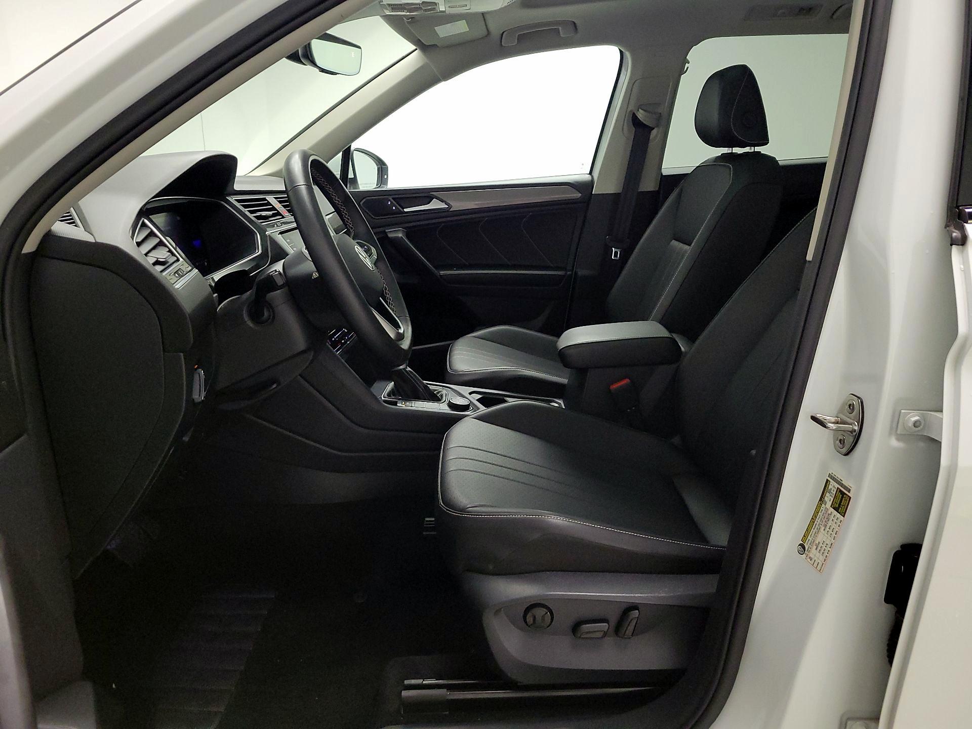 Thumbnail: 2022 Volkswagen Tiguan - 11