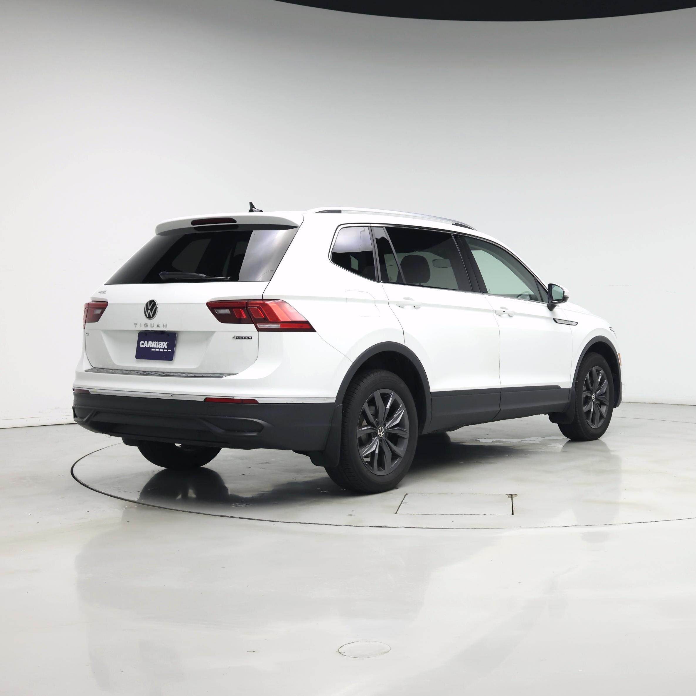 Thumbnail: 2022 Volkswagen Tiguan - 8