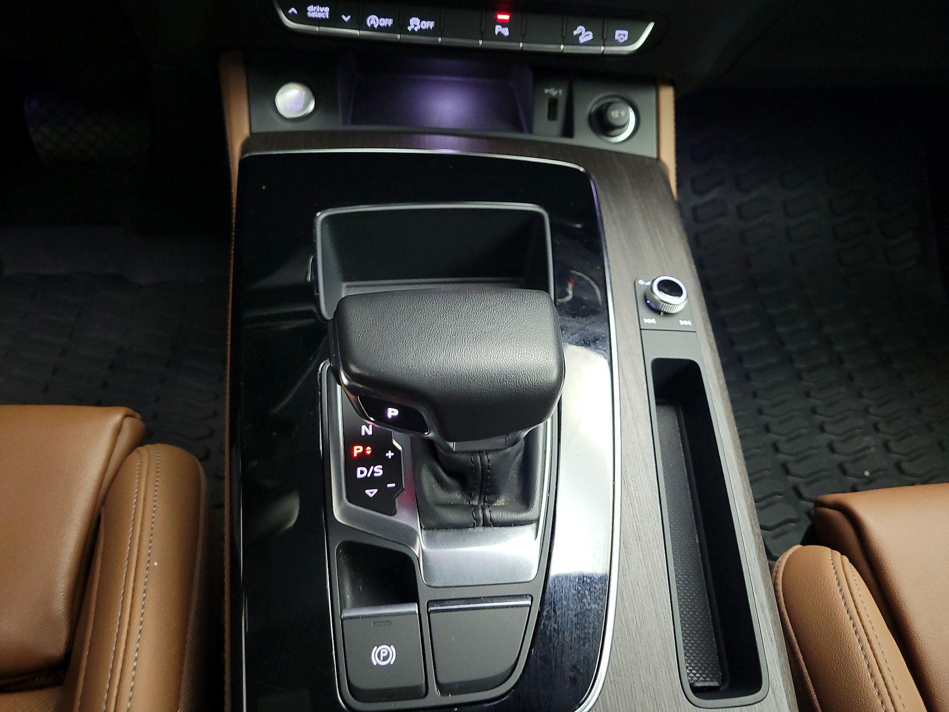 Thumbnail: 2022 Audi Q5 - 16