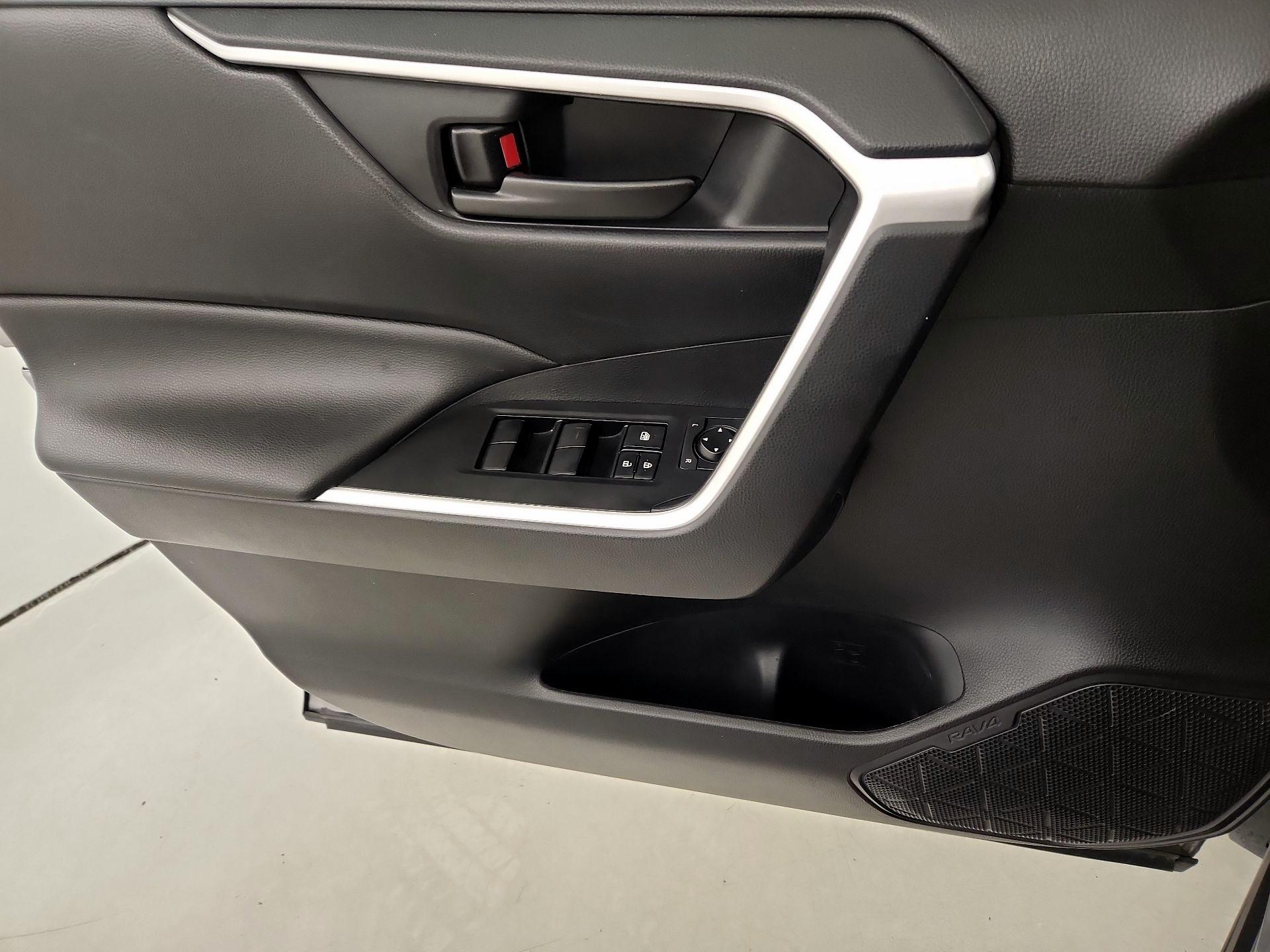Thumbnail: 2021 Toyota RAV4 - 12