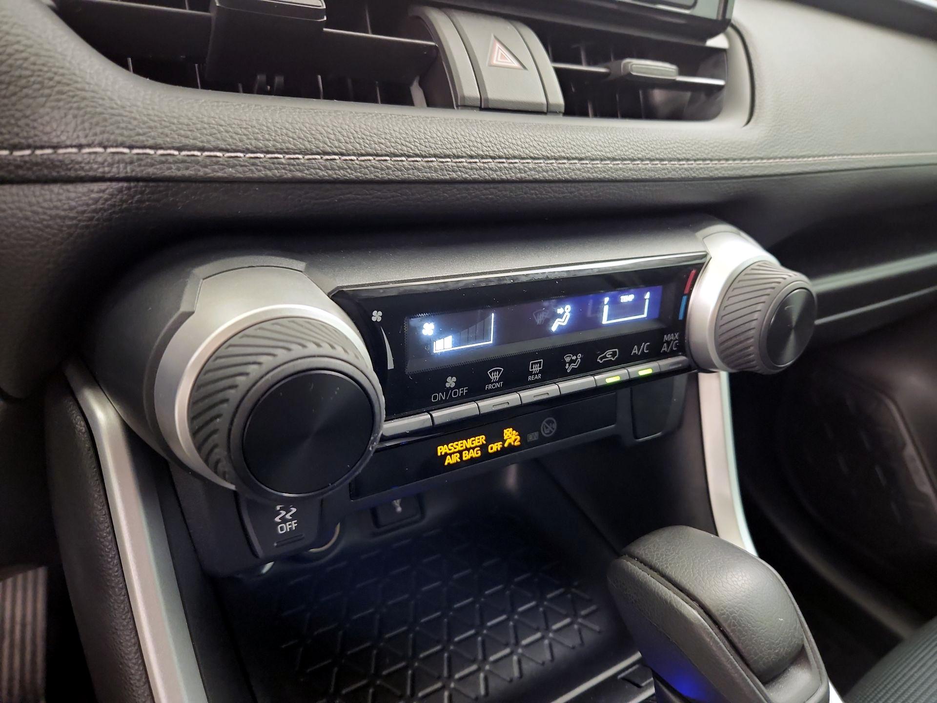 Thumbnail: 2021 Toyota RAV4 - 16