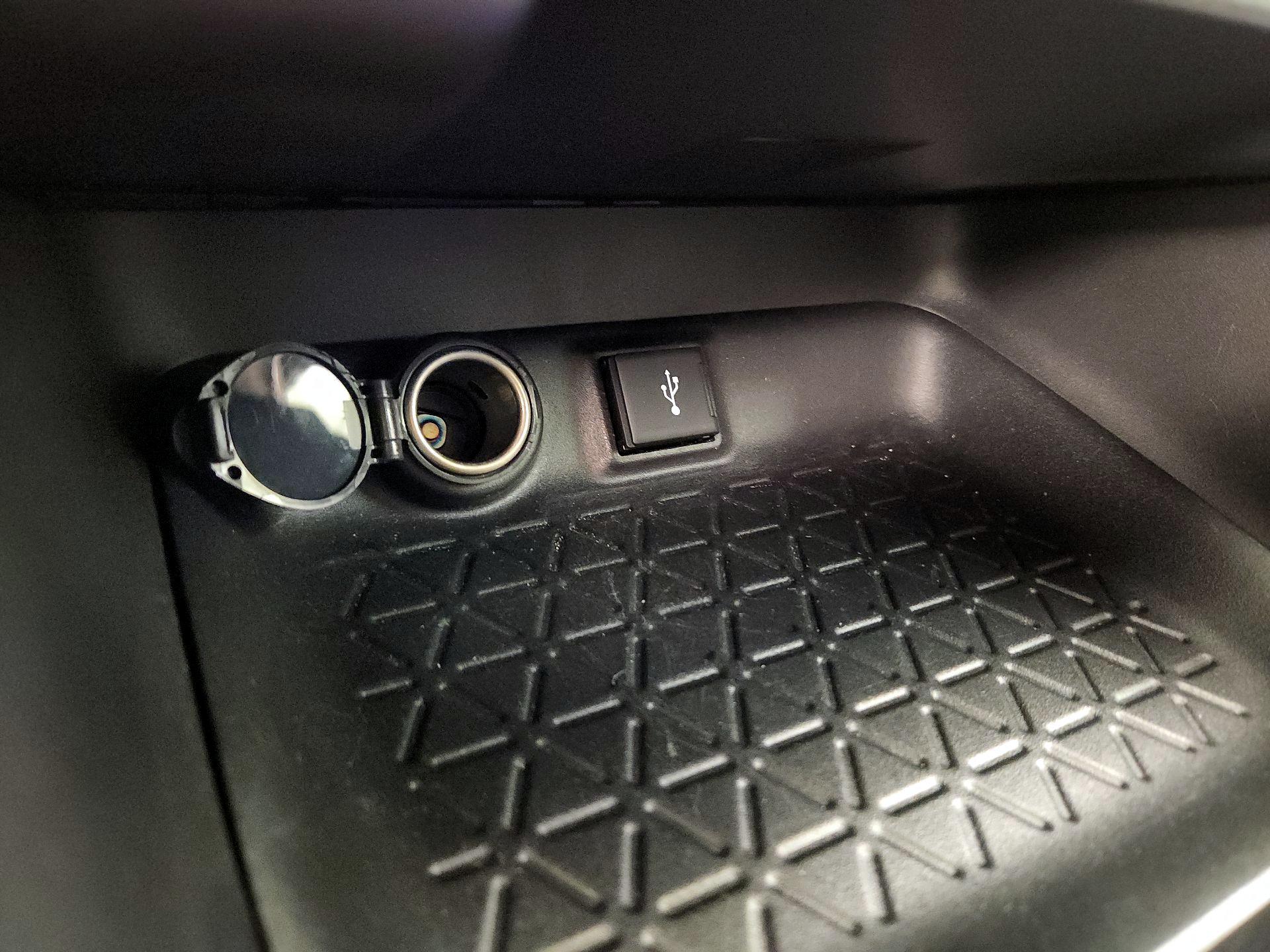 Thumbnail: 2021 Toyota RAV4 - 18