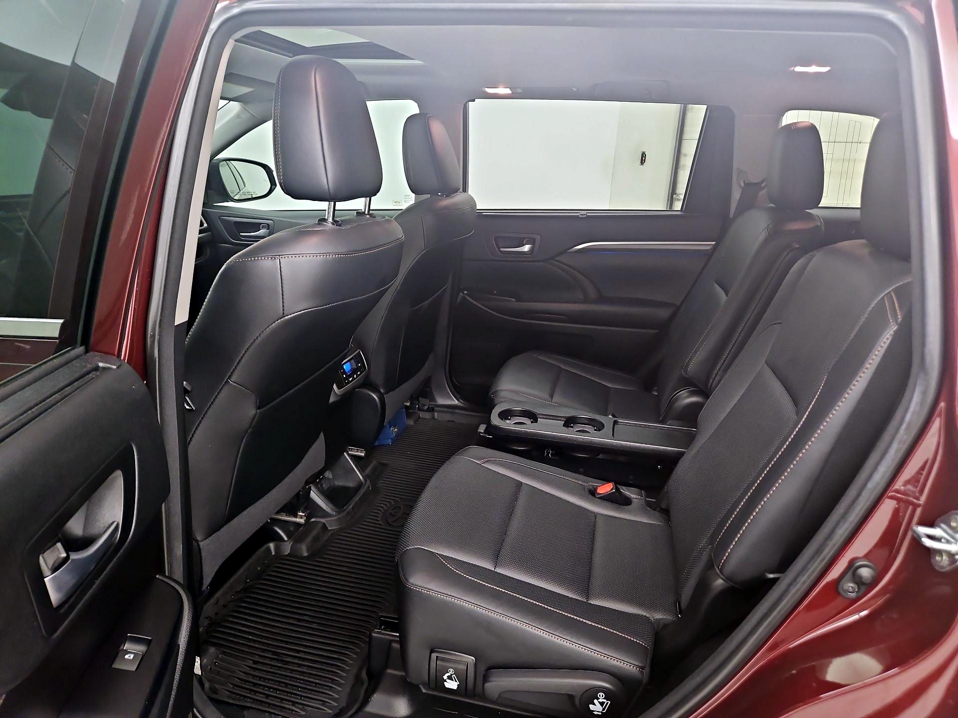 Thumbnail: 2018 Toyota Highlander - 20