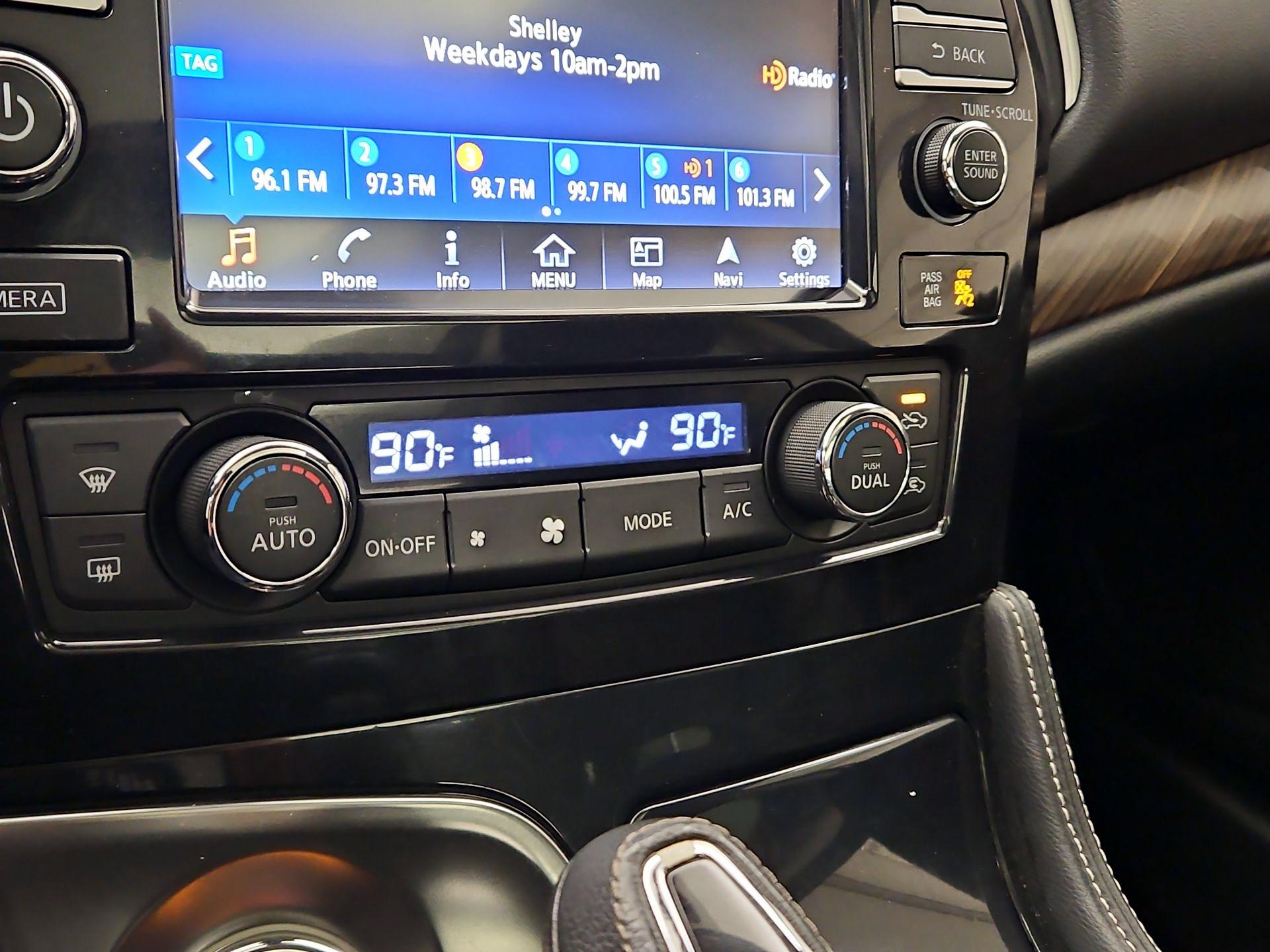 Thumbnail: 2016 Nissan Maxima - 17