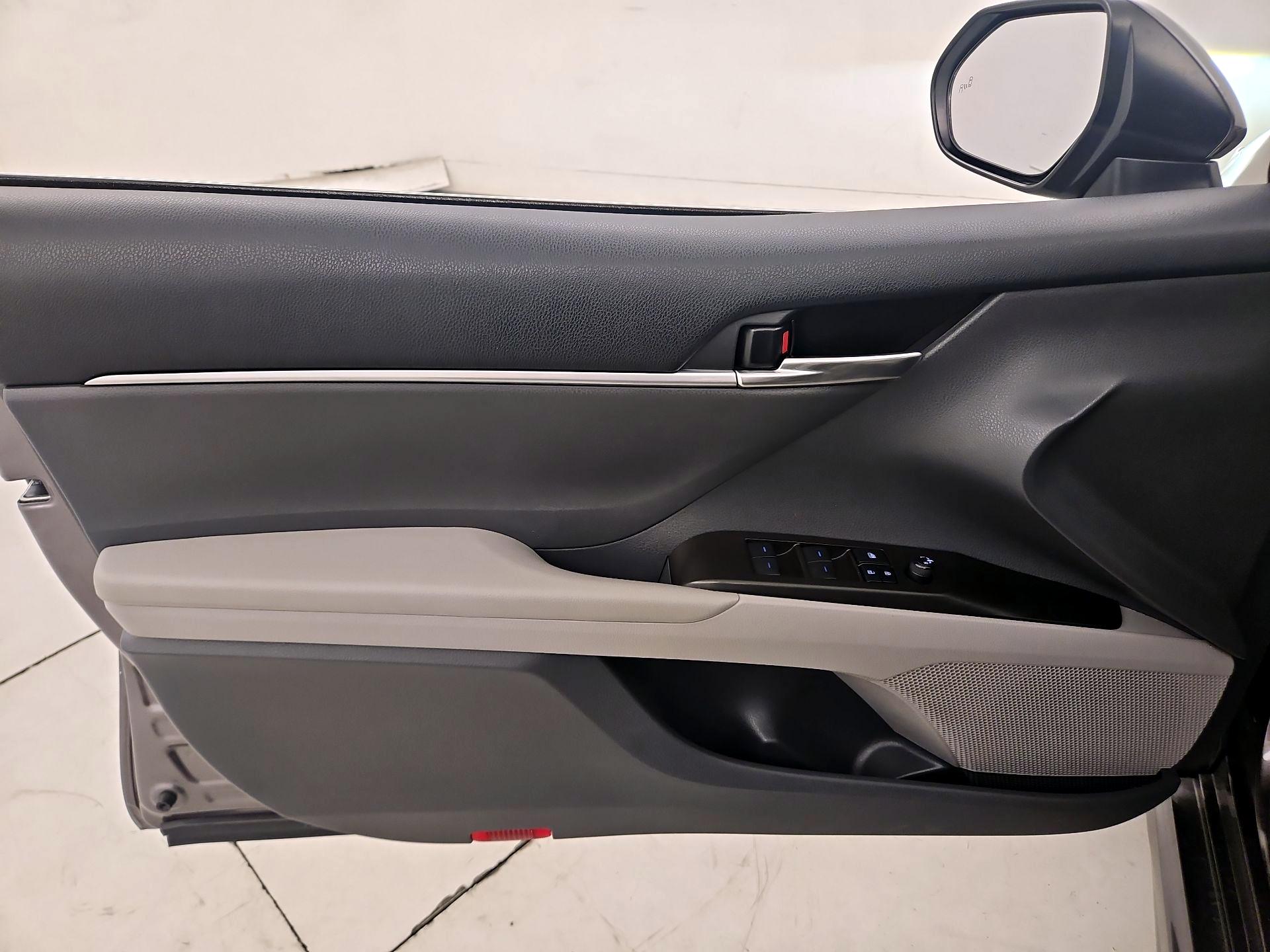 Thumbnail: 2022 Toyota Camry - 12
