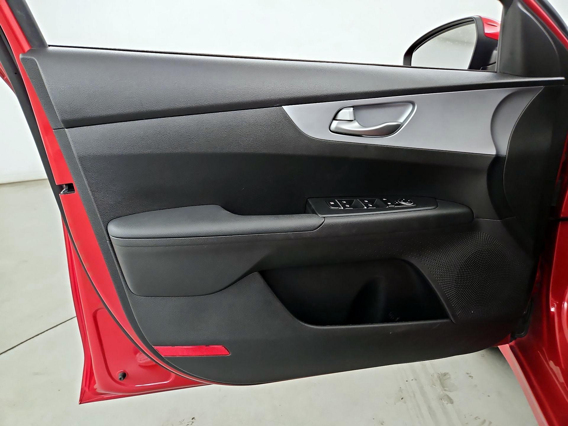 Thumbnail: 2023 Kia Forte - 12
