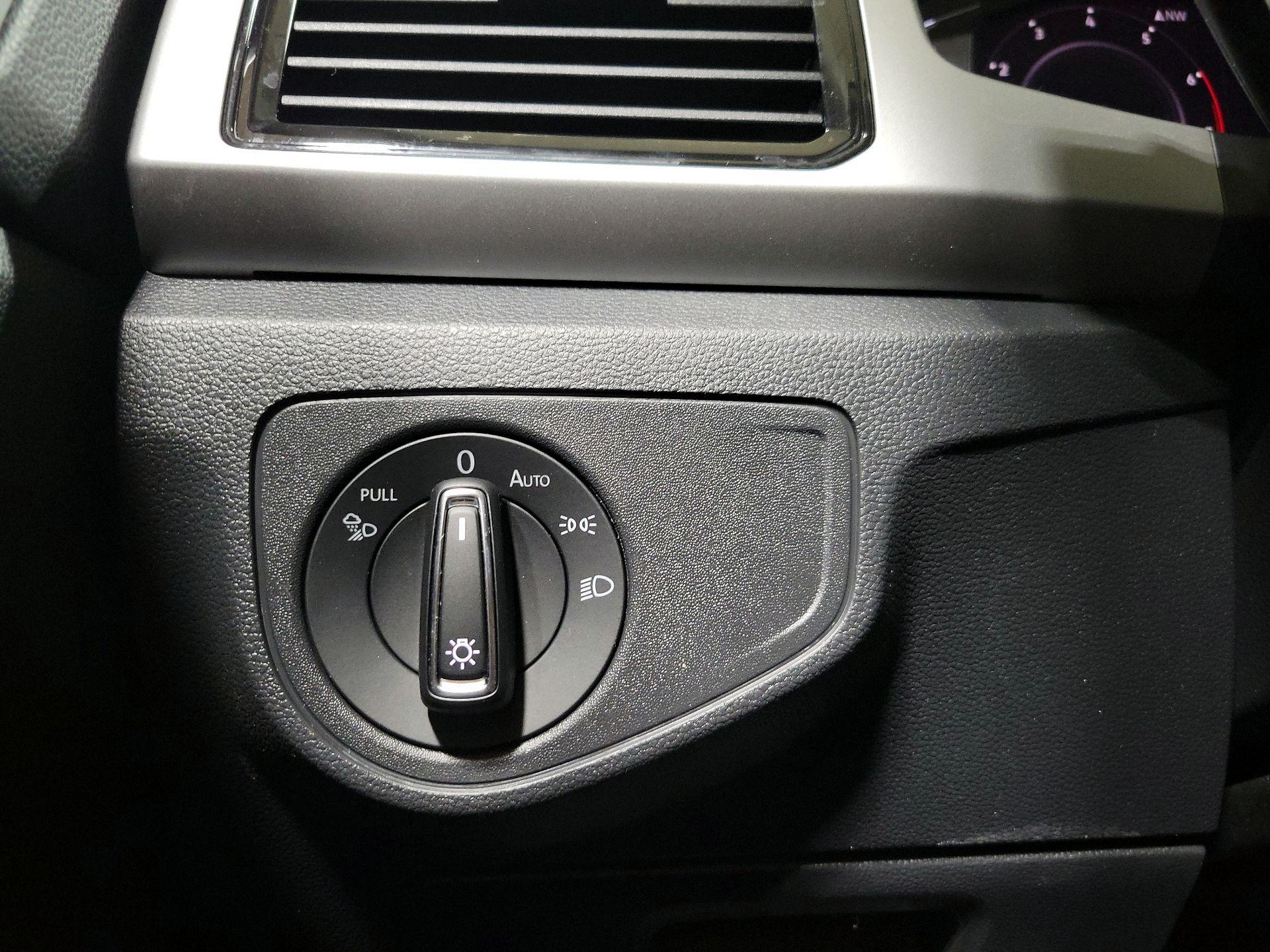 Thumbnail: 2023 Volkswagen Atlas - 13
