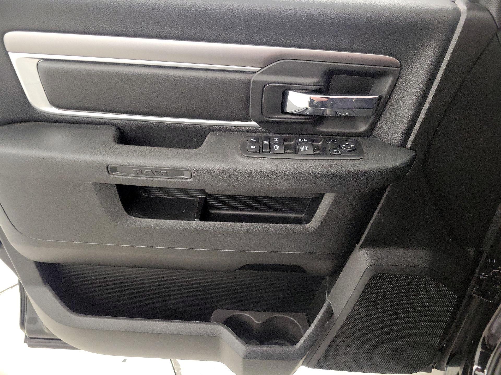 Thumbnail: 2021 RAM 1500 Classic - 12